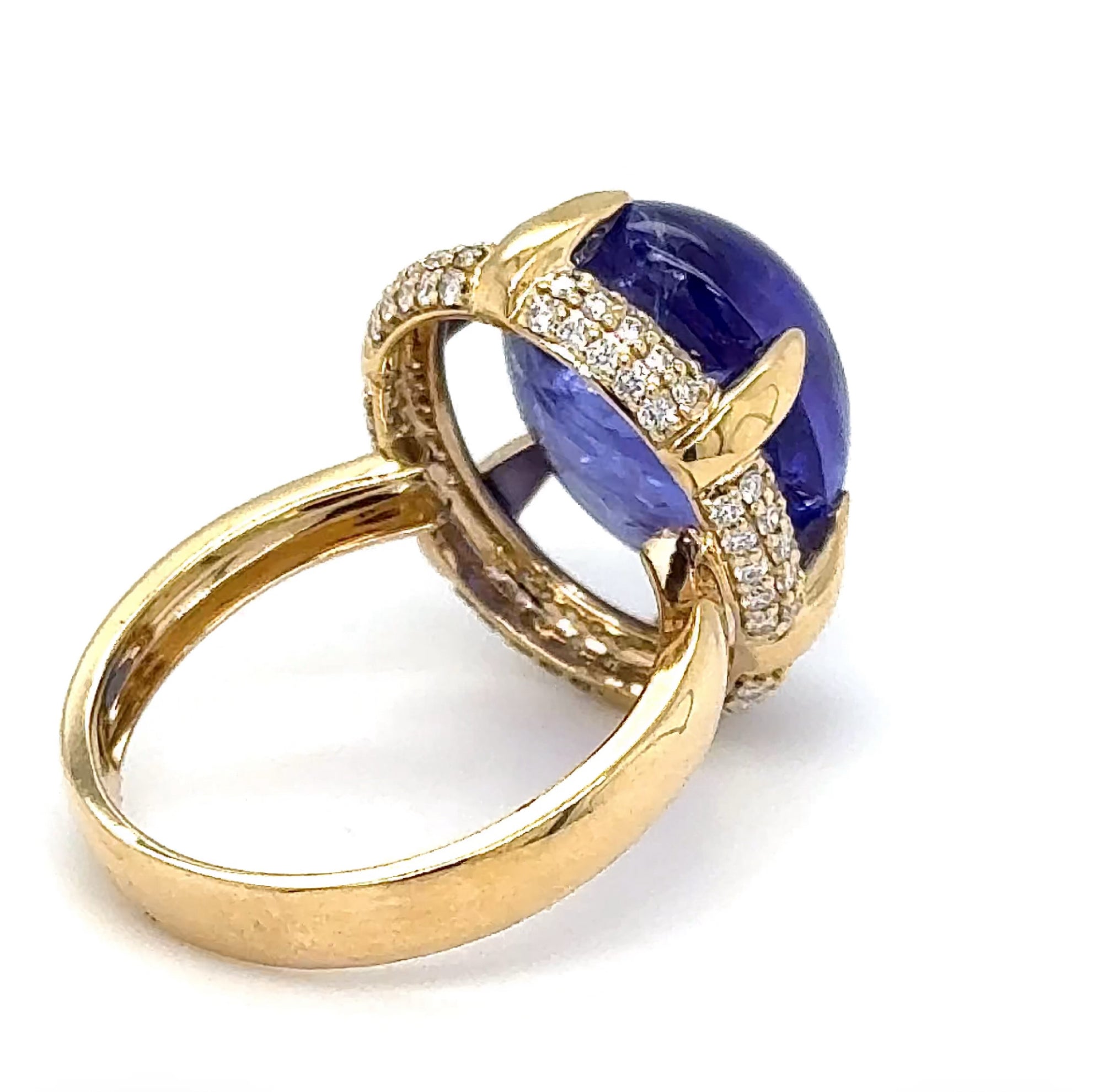 Ausgefallener Tansanit Ring in 14 Karat Gelbgold mit feinen Brillanten
