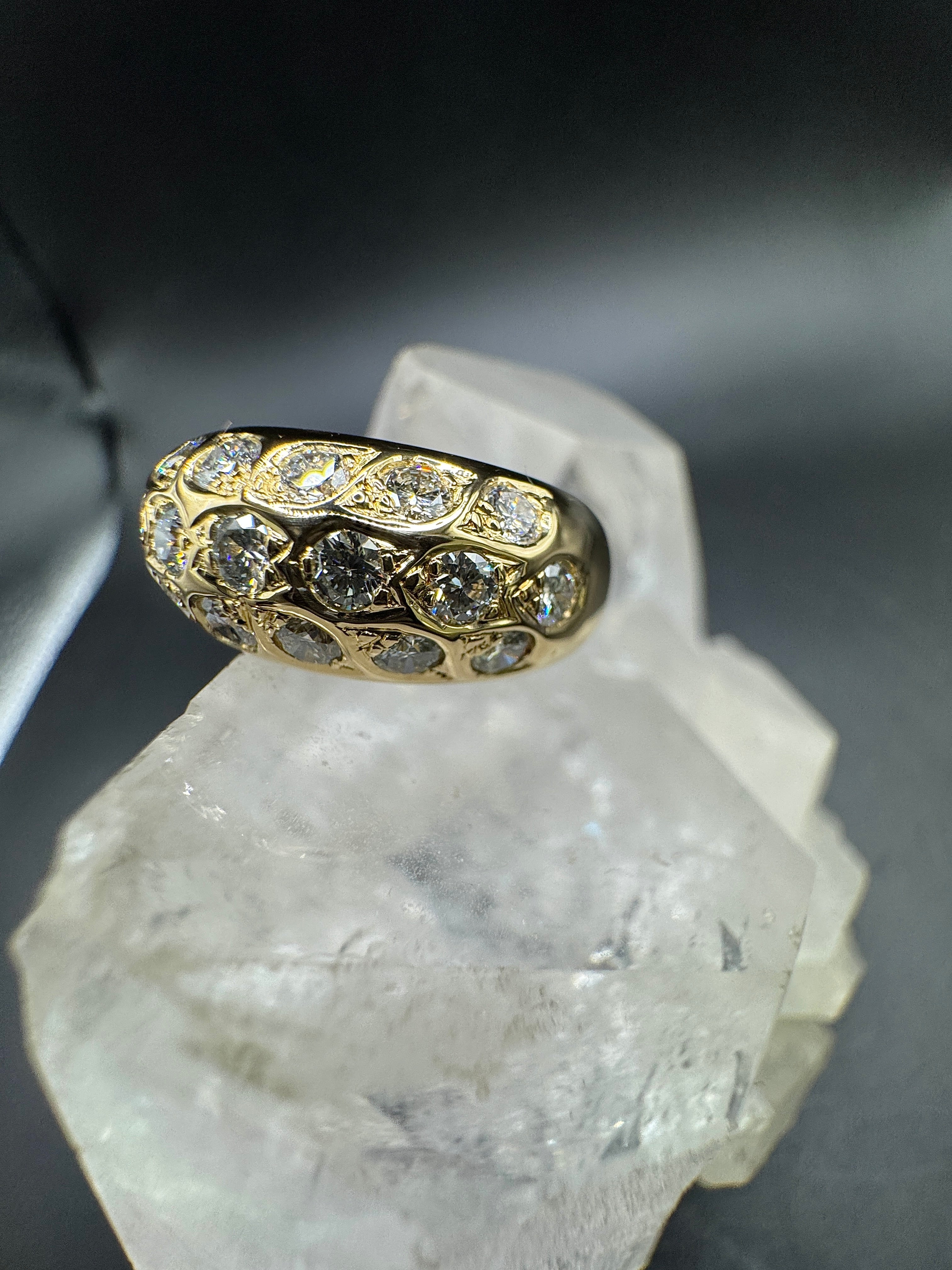 Stilvoller & breiter Ring in 18 Karat Gelbgold mit feinen Brillanten