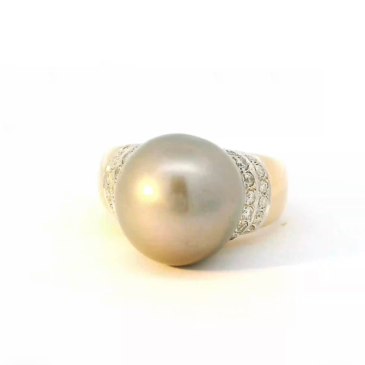 Eleganter Vintage Ring in 18 Karat Gold mit Tahitiperle & Brillanten
