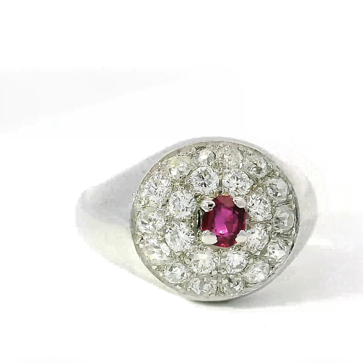 Hochwertiger Vintage Ring in 18 Karat Weißgold mit Rubin & Diamanten