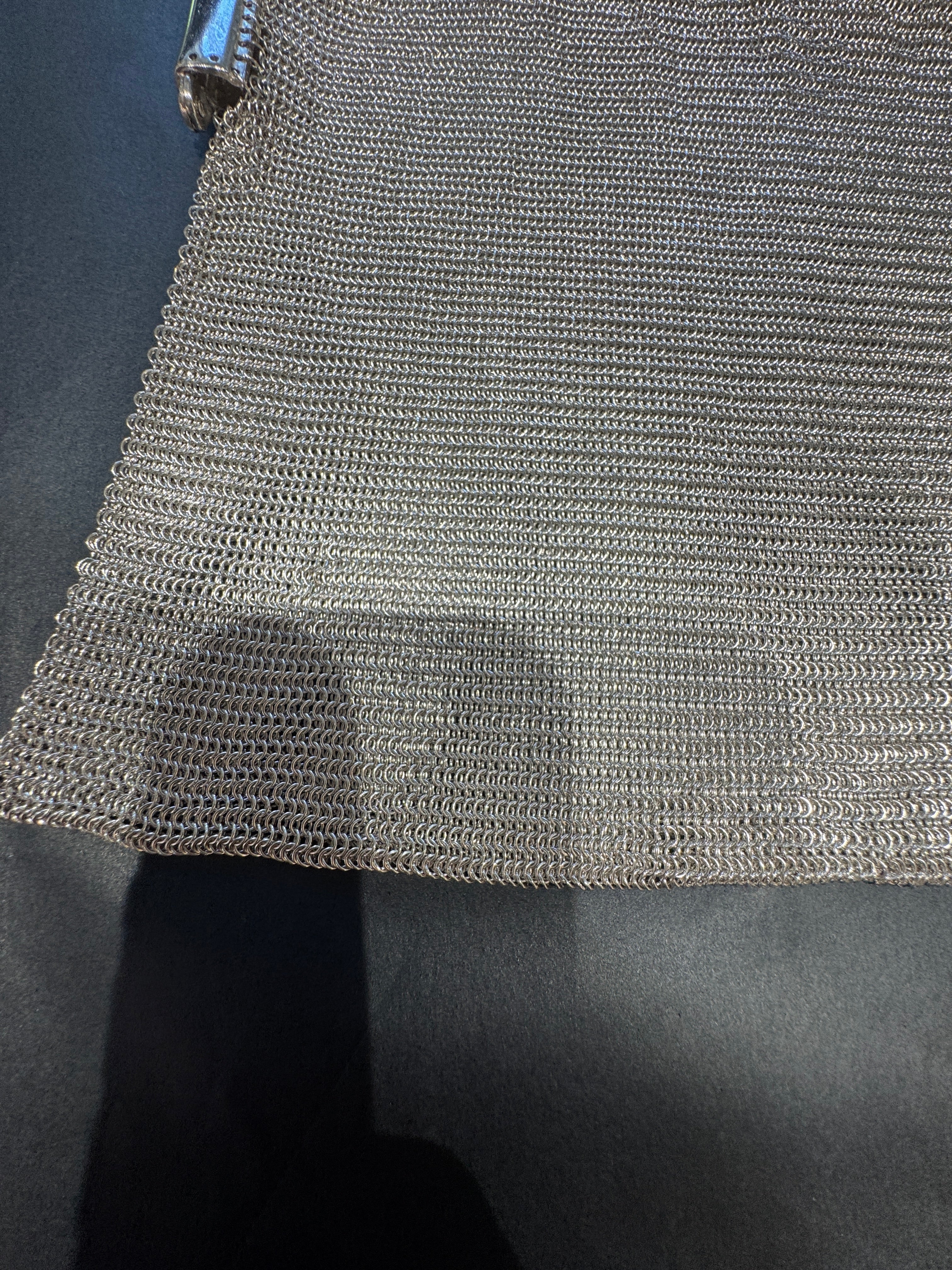 Einmalige Silbertasche aus 800er Silber mit blauen Schmucksteinen