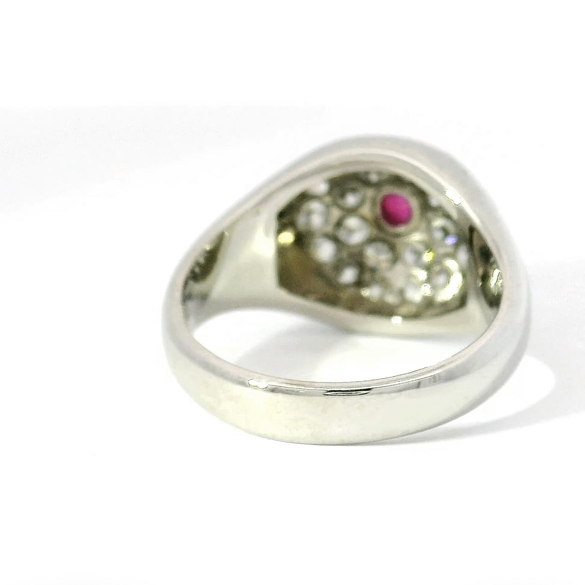 Hochwertiger Vintage Ring in 18 Karat Weißgold mit Rubin & Diamanten
