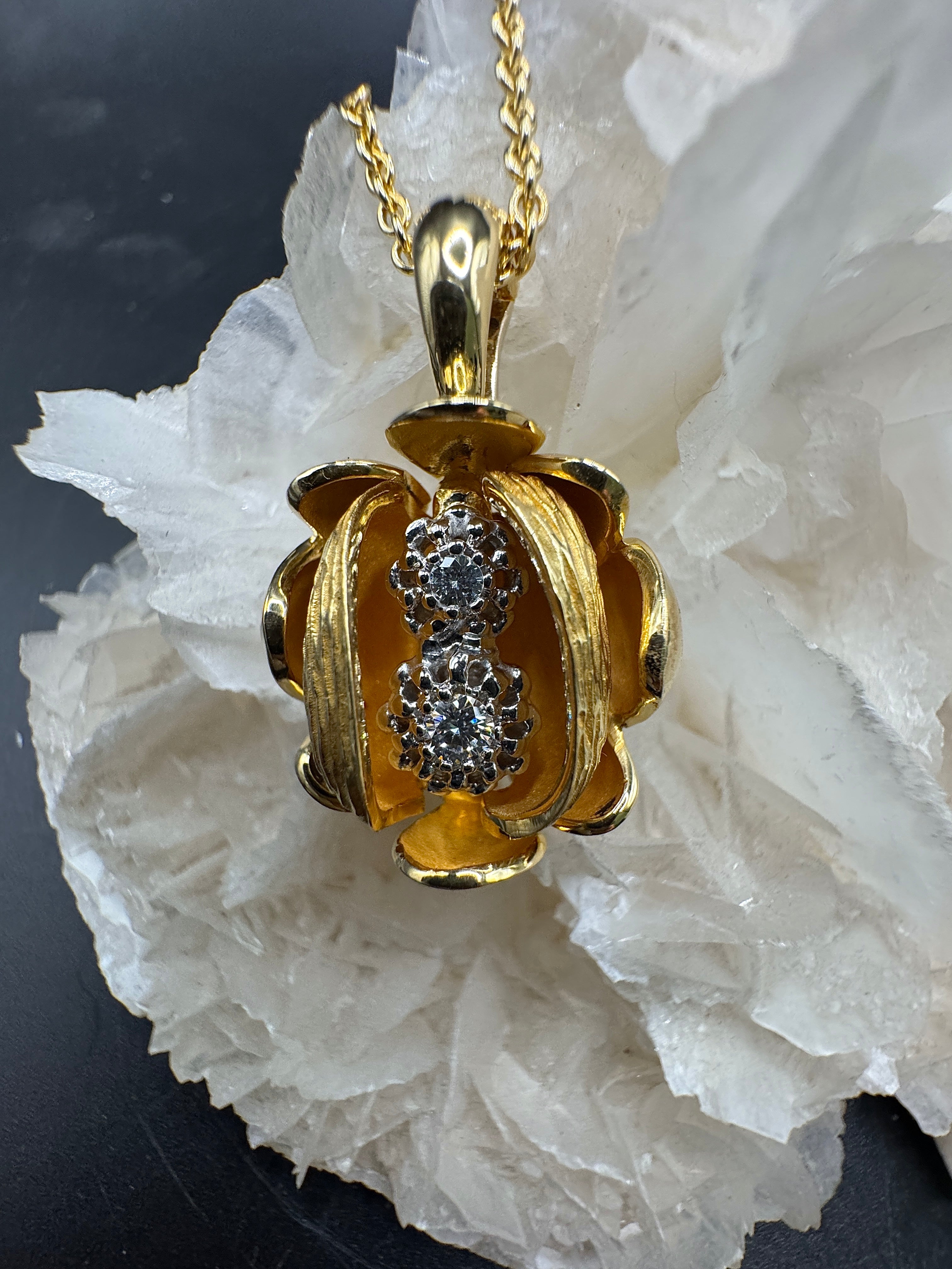 Handgefertigter Goldbaur Anhänger in 18 Karat Gelbgold mit Brillanten