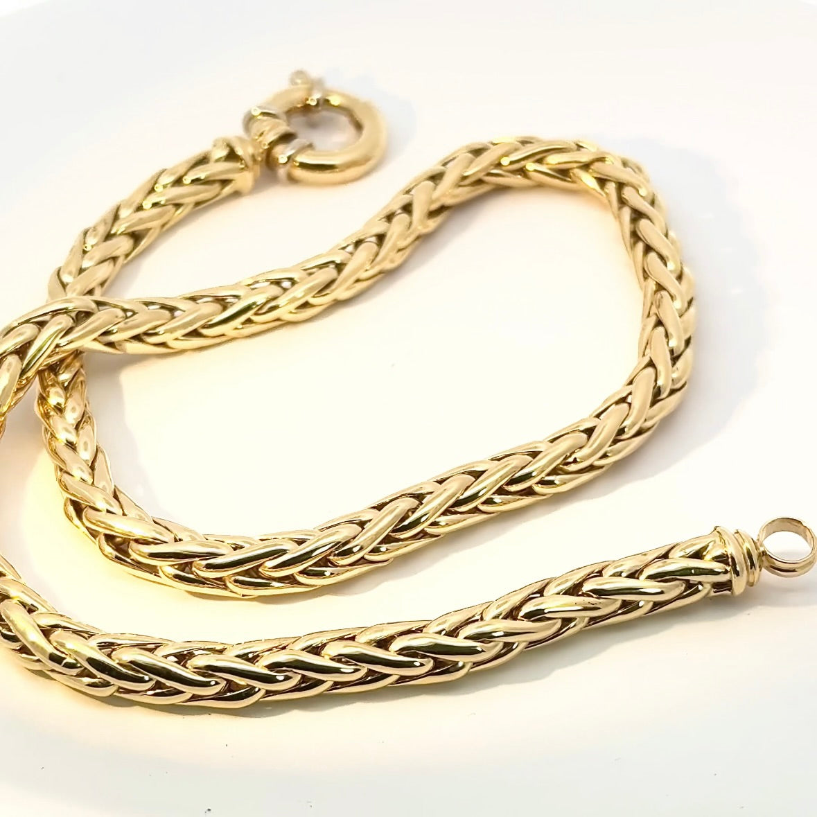 Dominant braided chain in 18 carat (750) yellow gold with large spring ring