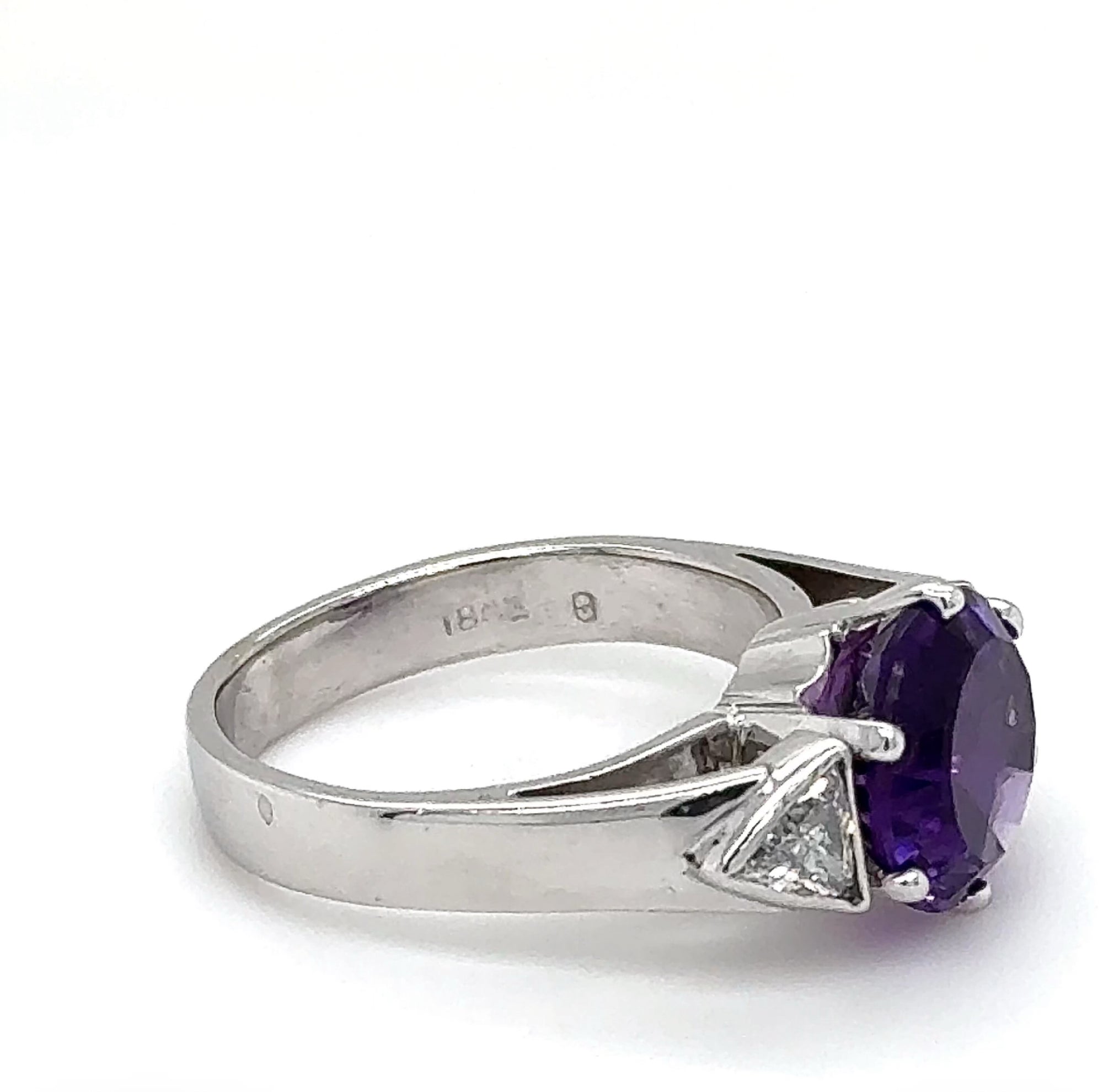 Edler Amethyst Ring in 18 Karat Weißgold mit feinen Trillanten - Handarbeit