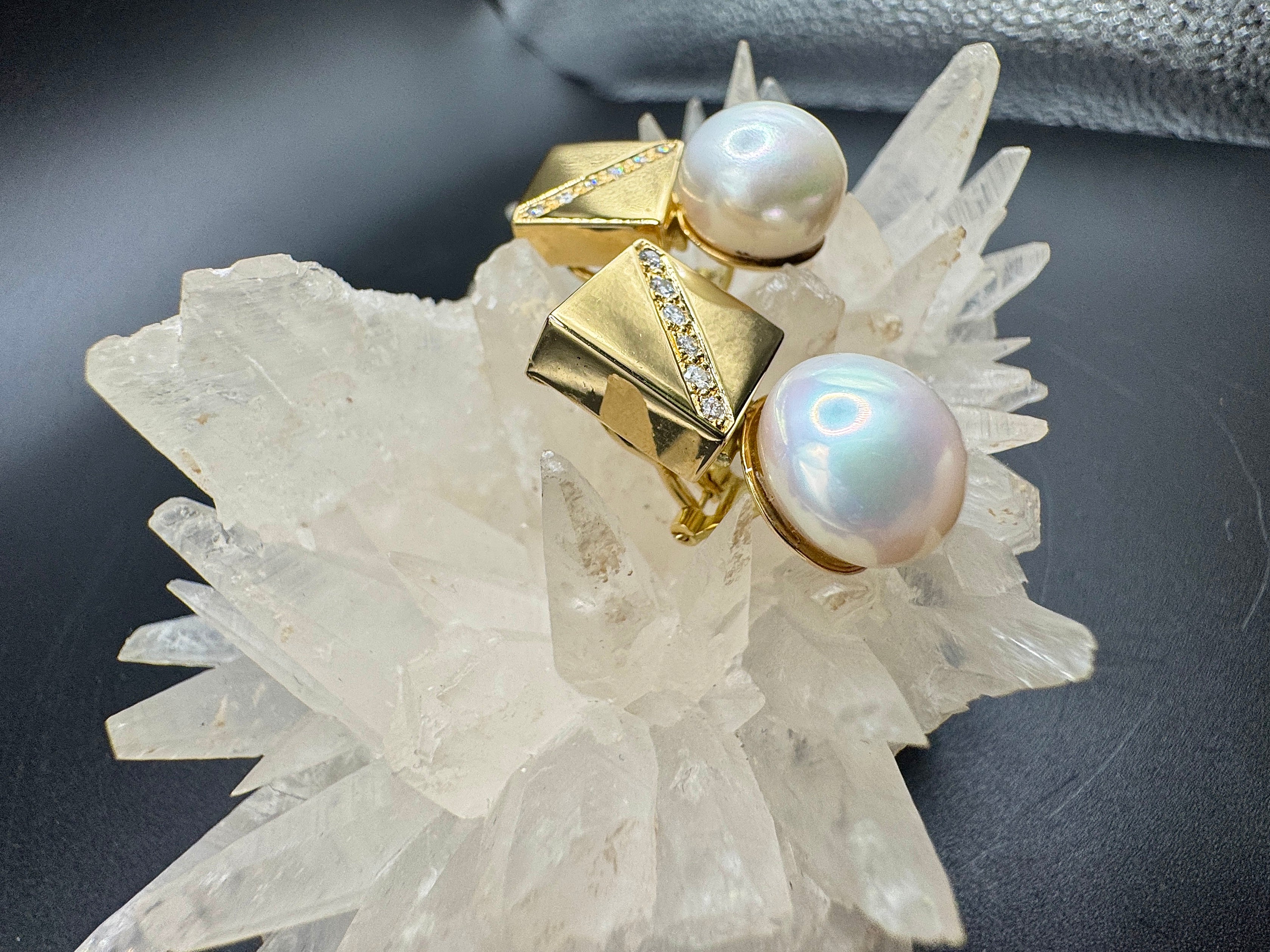 Massive 18k yellow gold earrings with brilliant cut diamonds & freshwater pearls