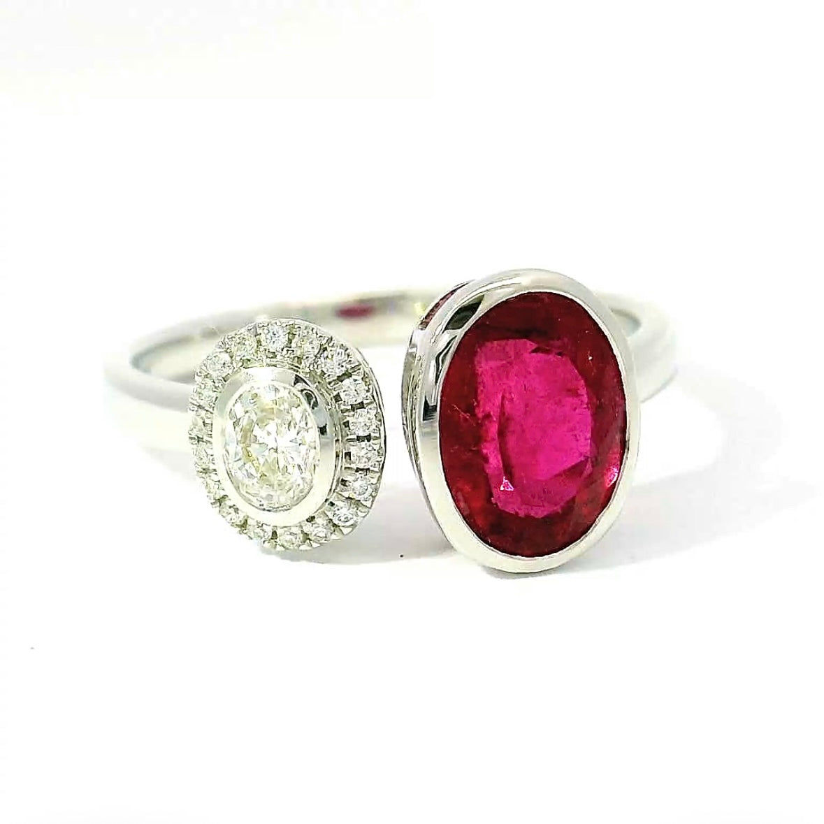 Eleganter Ring in 18 Karat Weißgold mit Rubellit & Brillanten
