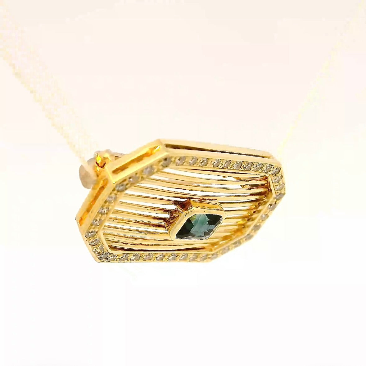 Elegante Brosche in 14 Karat Gelbgold mit Saphir & Diamanten