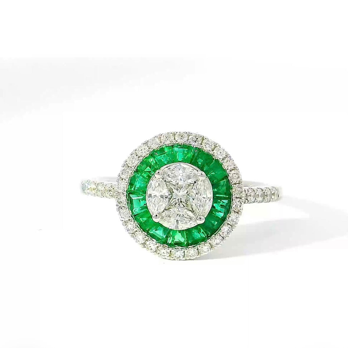 Moderner Ring in 18 Karat Weißgold mit Brillanten & Smaragden