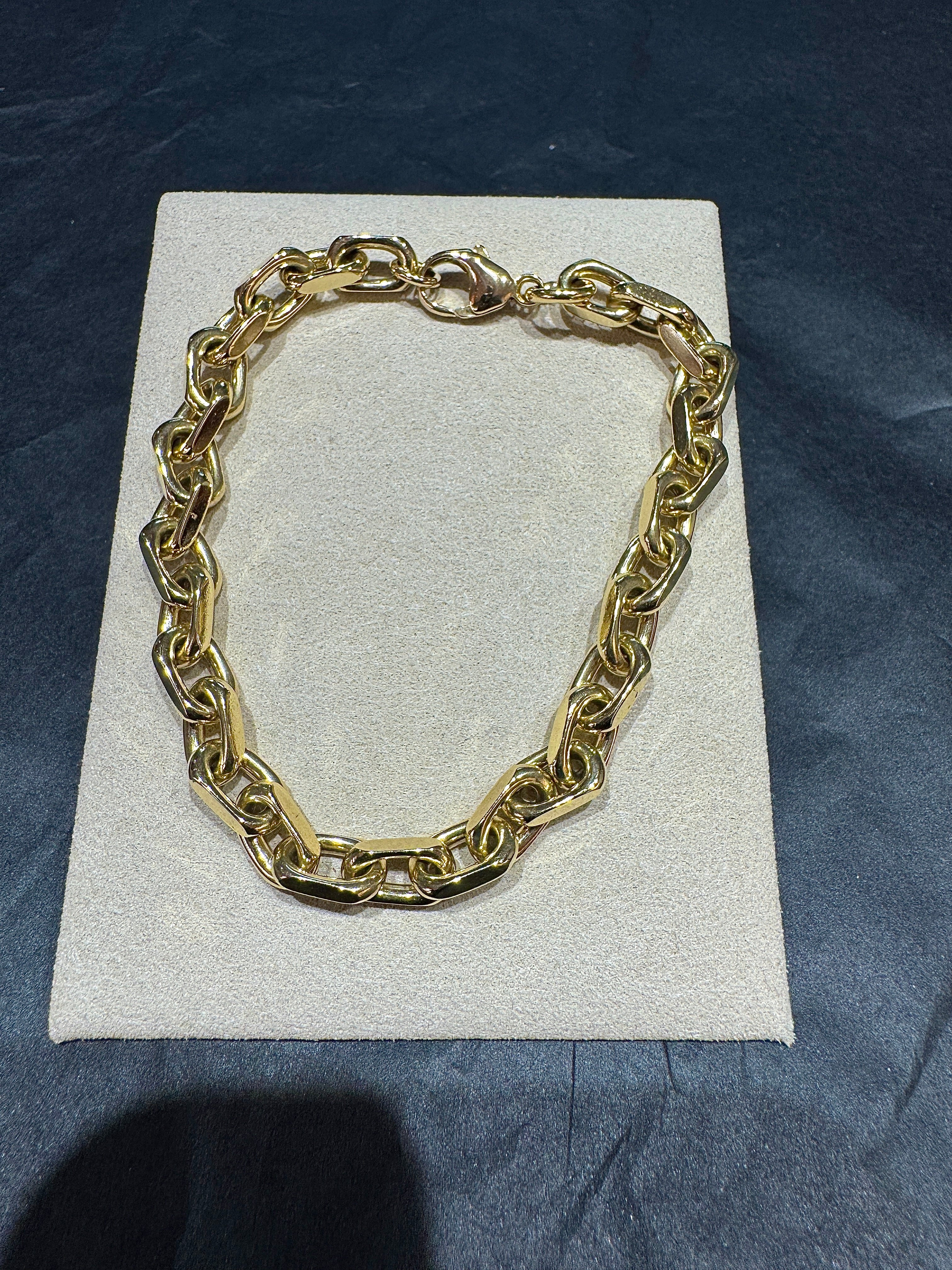Heavy diamond-cut bracelet in 14 karat yellow gold with lobster clasp