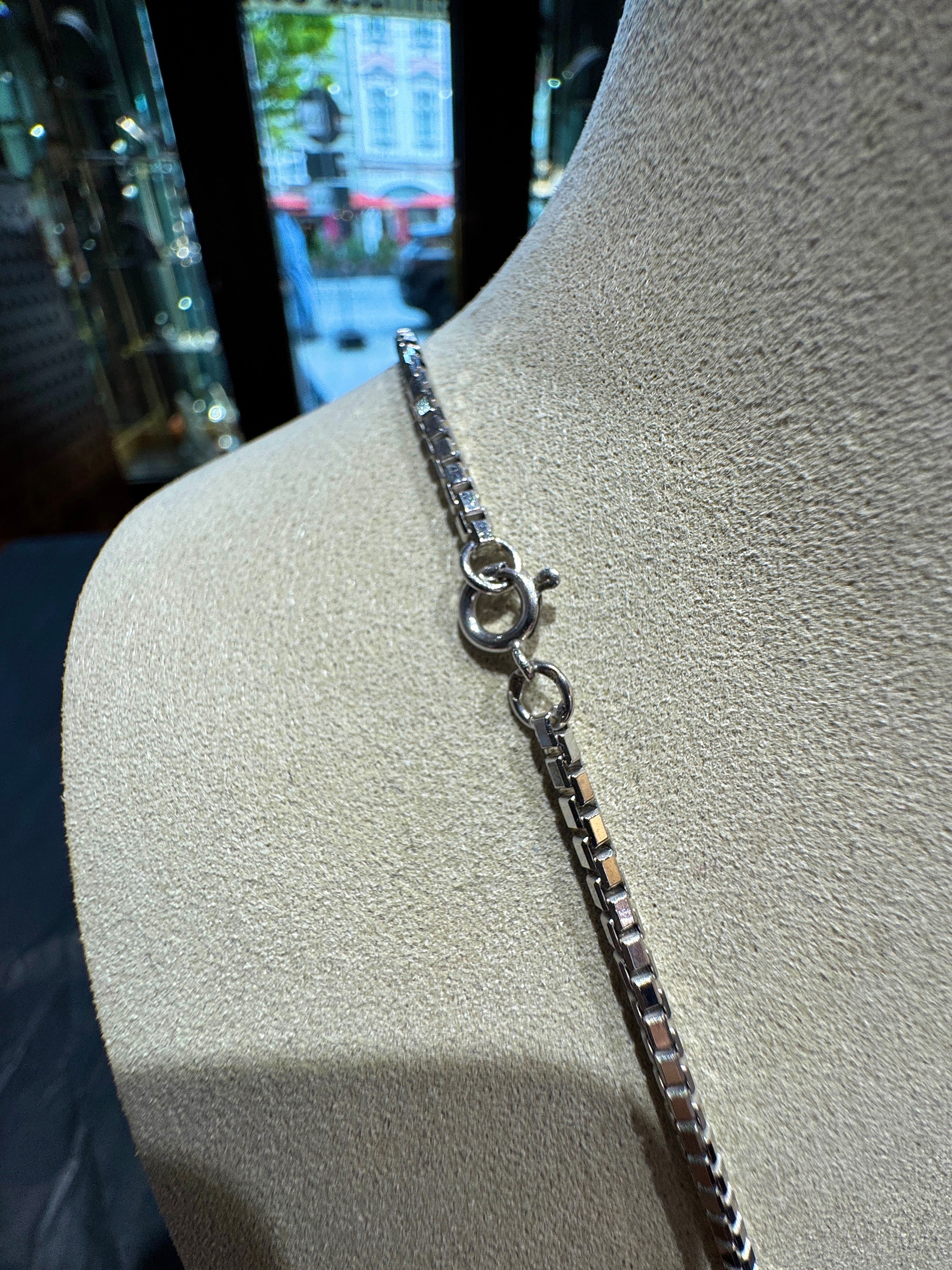 Solid Venetian chain in 14 karat white gold with spring ring clasp