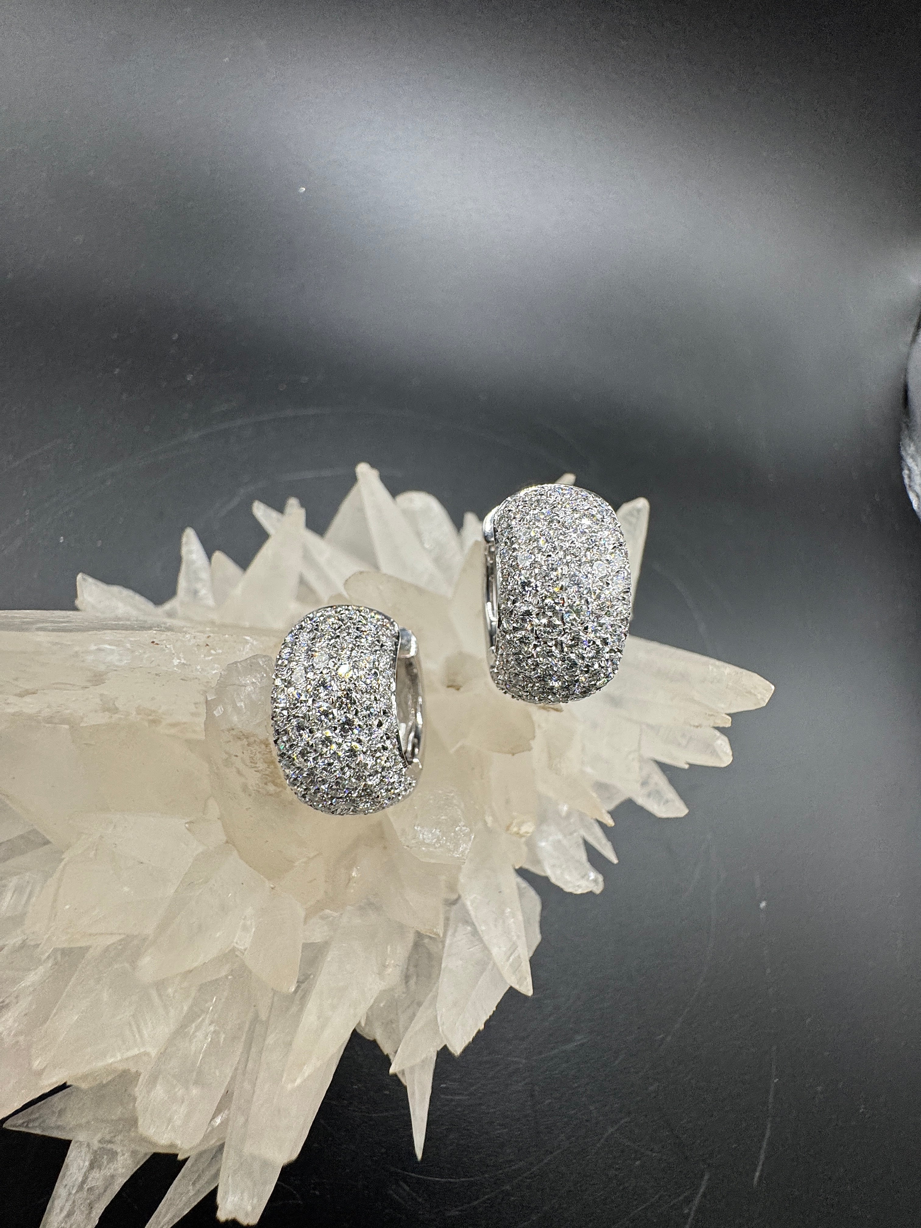 Eindrucksvolle Kreolen in 18 Karat Weißgold – Pavé mit Brillanten