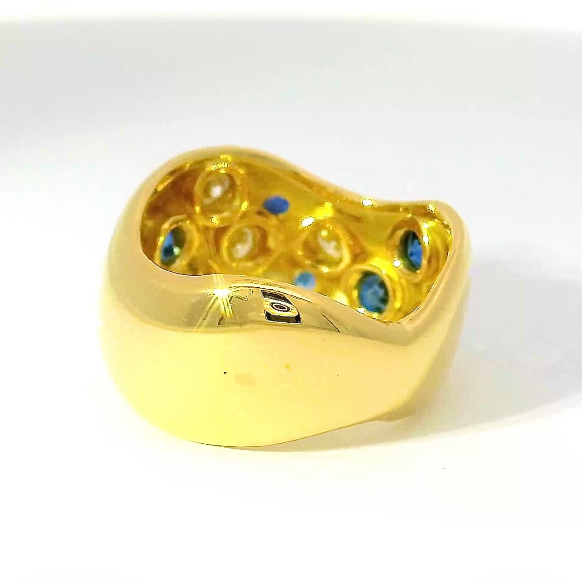 Eleganter Ring in 18 Karat Gelbgold mit Saphiren & Brillanten