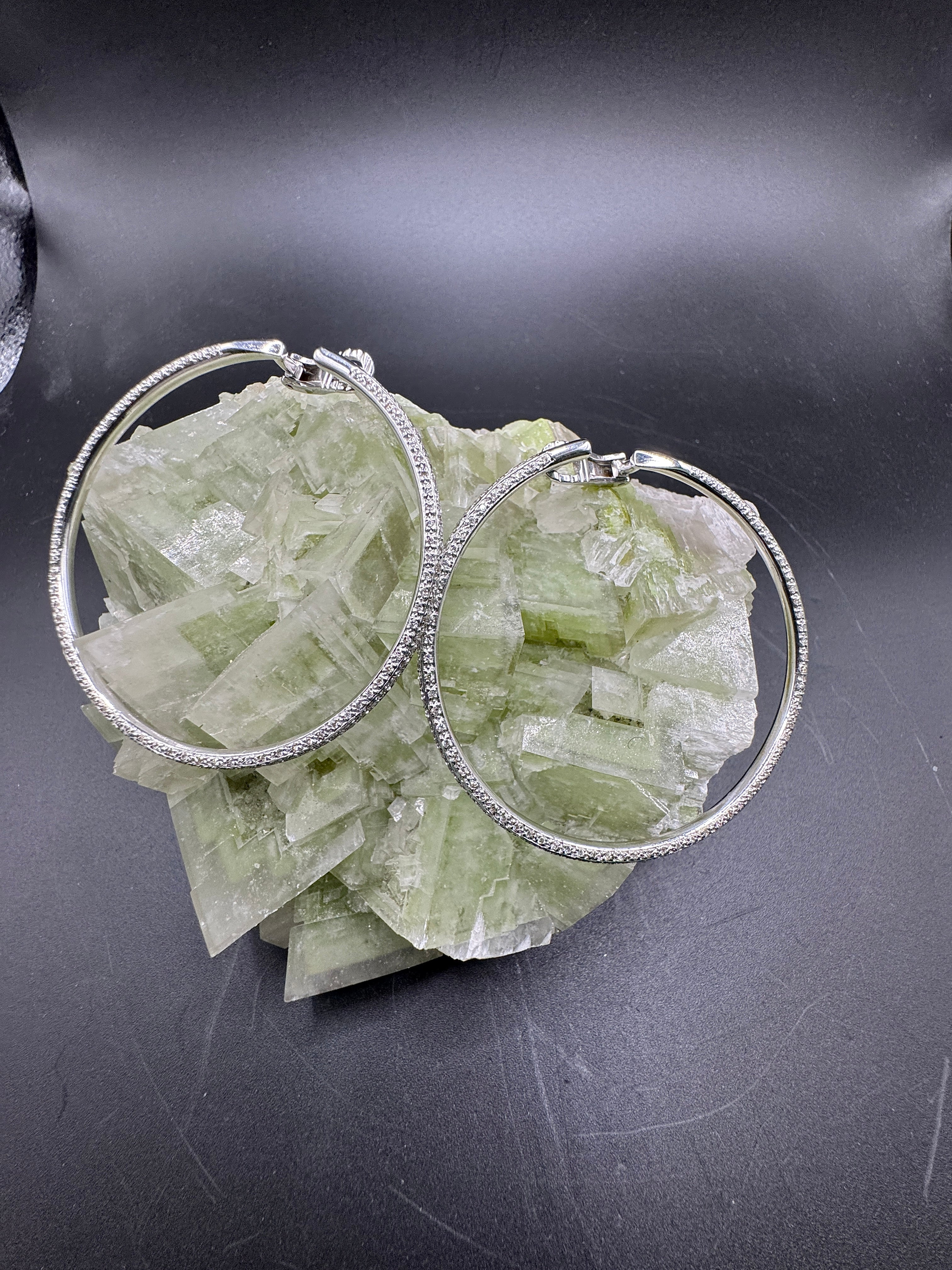 Exceptional 18-karat white gold earrings with 286 brilliant-cut diamonds