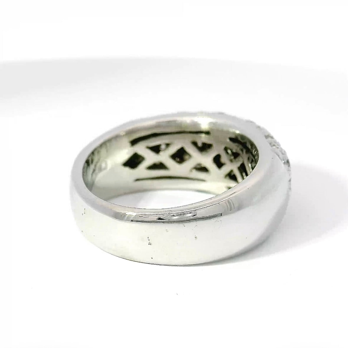 Elegant 18 karat (750) white gold ring with brilliant-cut and fancy-cut diamonds