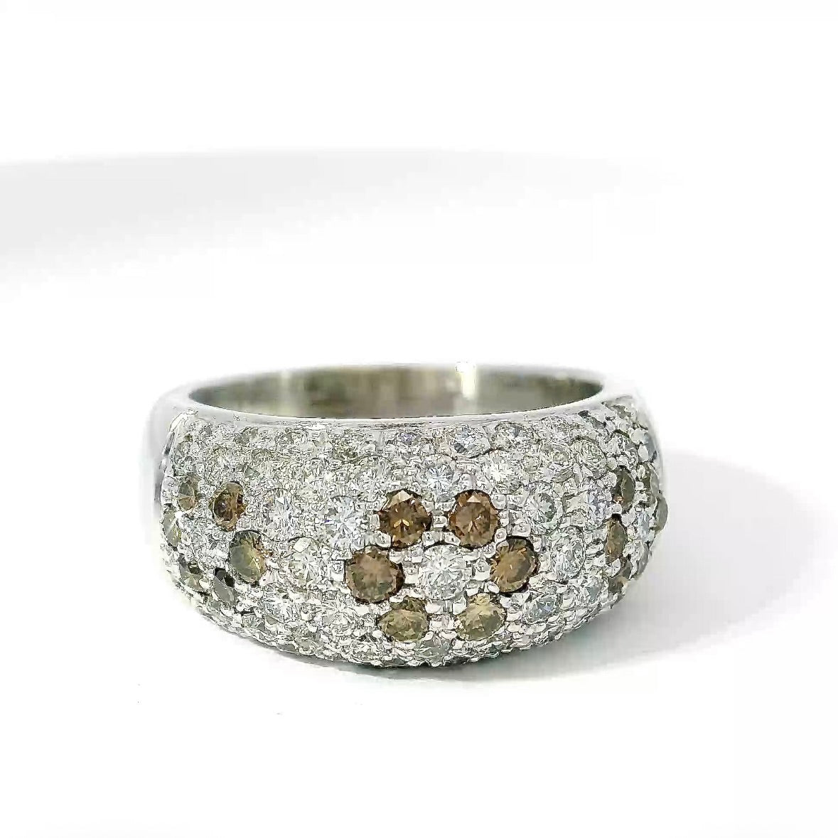 Elegant 18 karat (750) white gold ring with brilliant-cut and fancy-cut diamonds