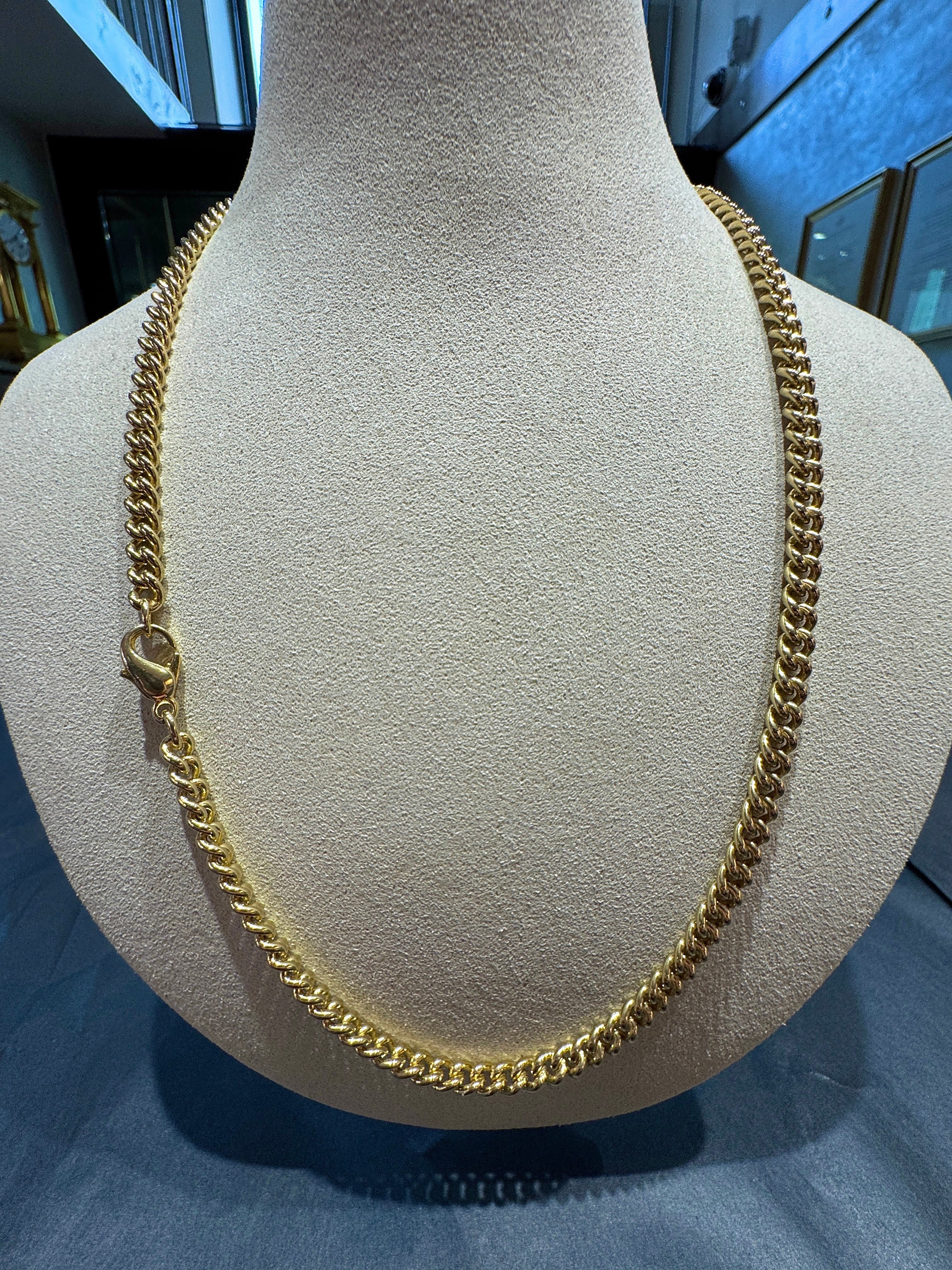 Elegant round curb chain necklace in 8 karat yellow gold with a lobster clasp