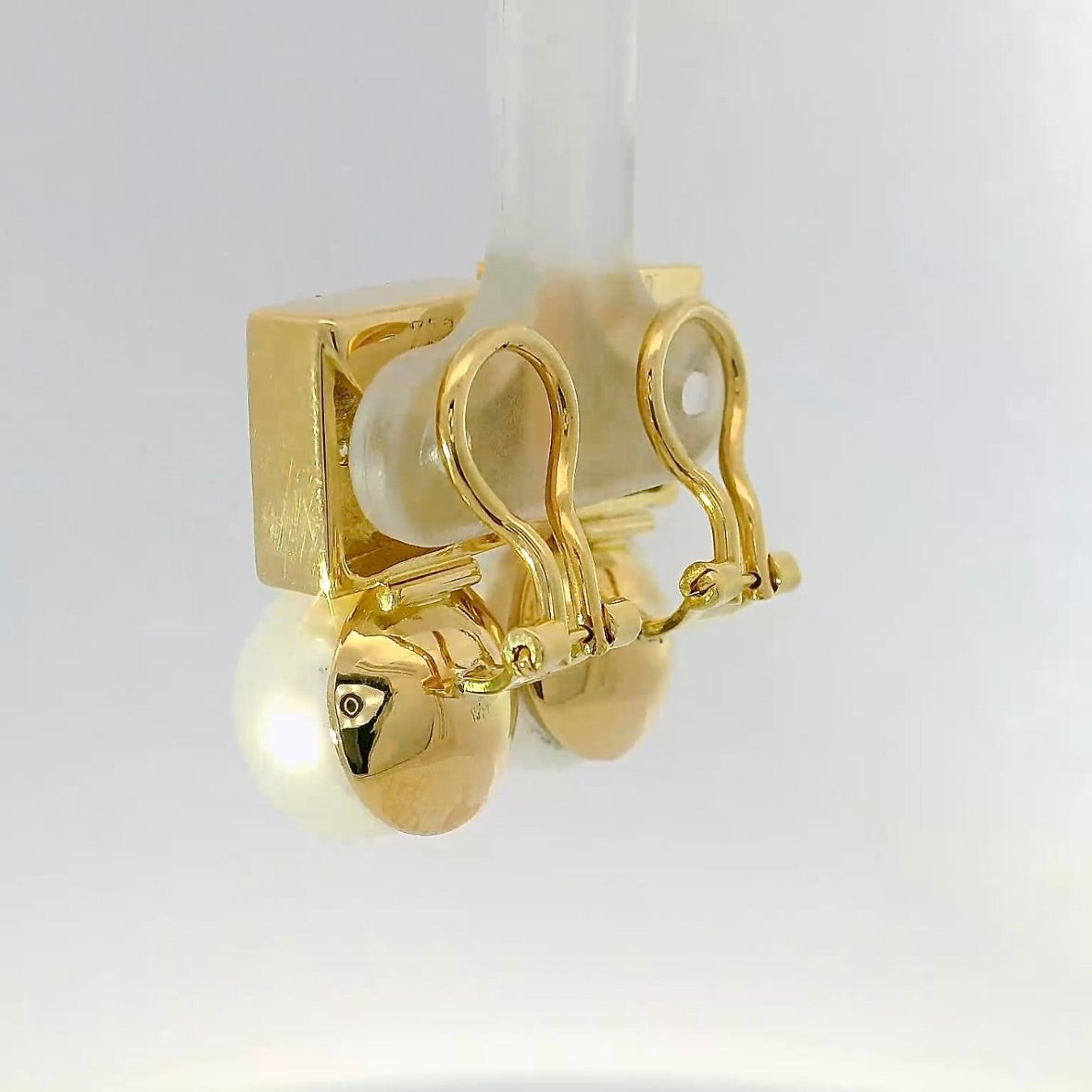 Massive 18k yellow gold earrings with brilliant cut diamonds & freshwater pearls