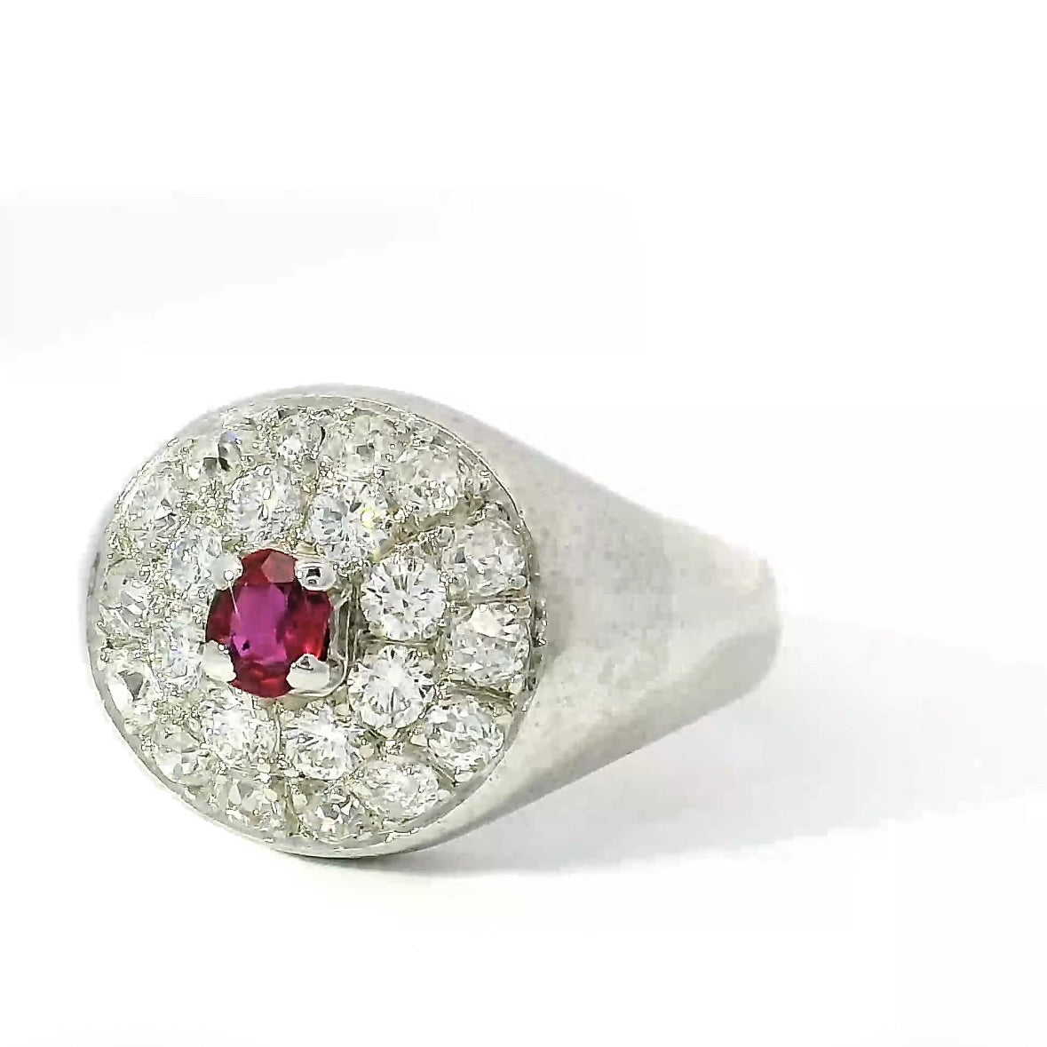 Hochwertiger Vintage Ring in 18 Karat Weißgold mit Rubin & Diamanten