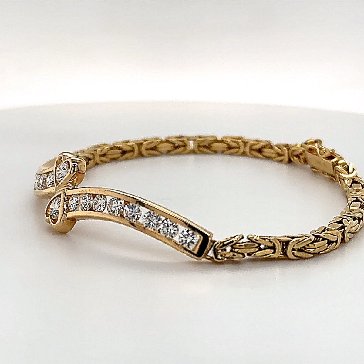 Hochwertiges Armband in 18 Karat Gelbgold mit herausragenden Brillanten