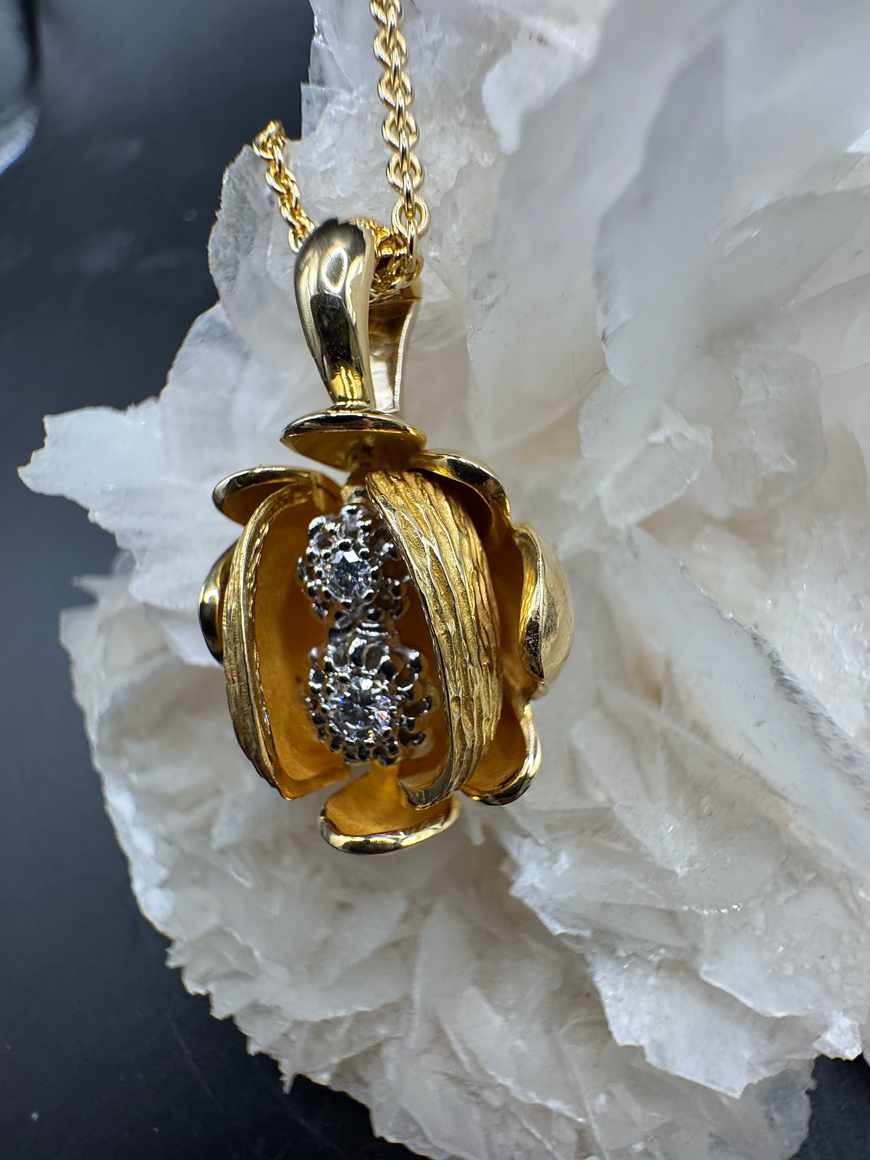 Handgefertigter Goldbaur Anhänger in 18 Karat Gelbgold mit Brillanten