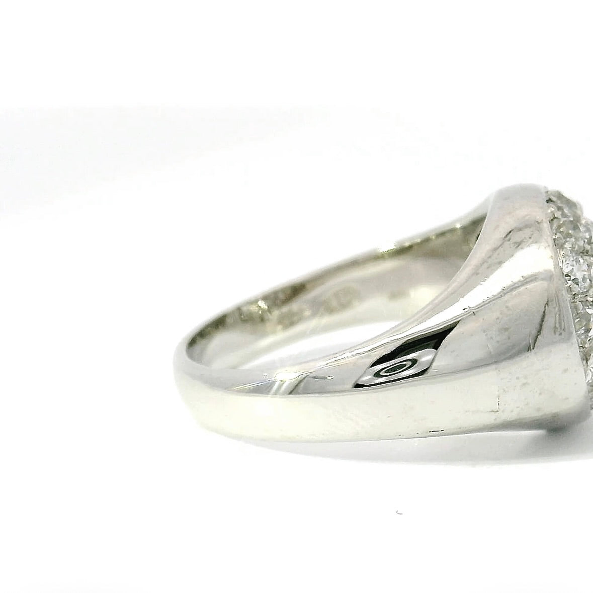 Hochwertiger Vintage Ring in 18 Karat Weißgold mit Rubin & Diamanten
