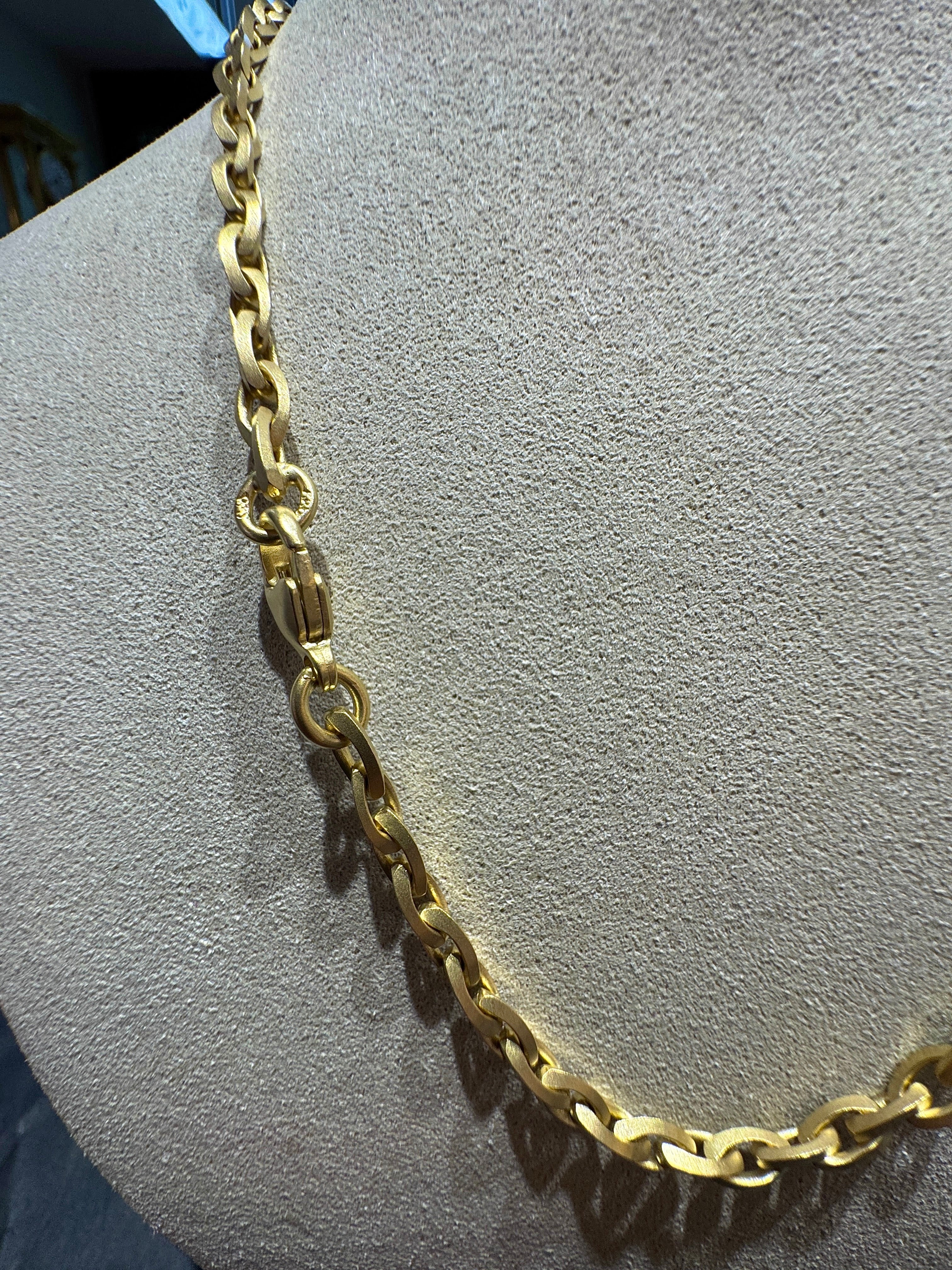 Frosted anchor chain in 14k yellow gold with lobster clasp