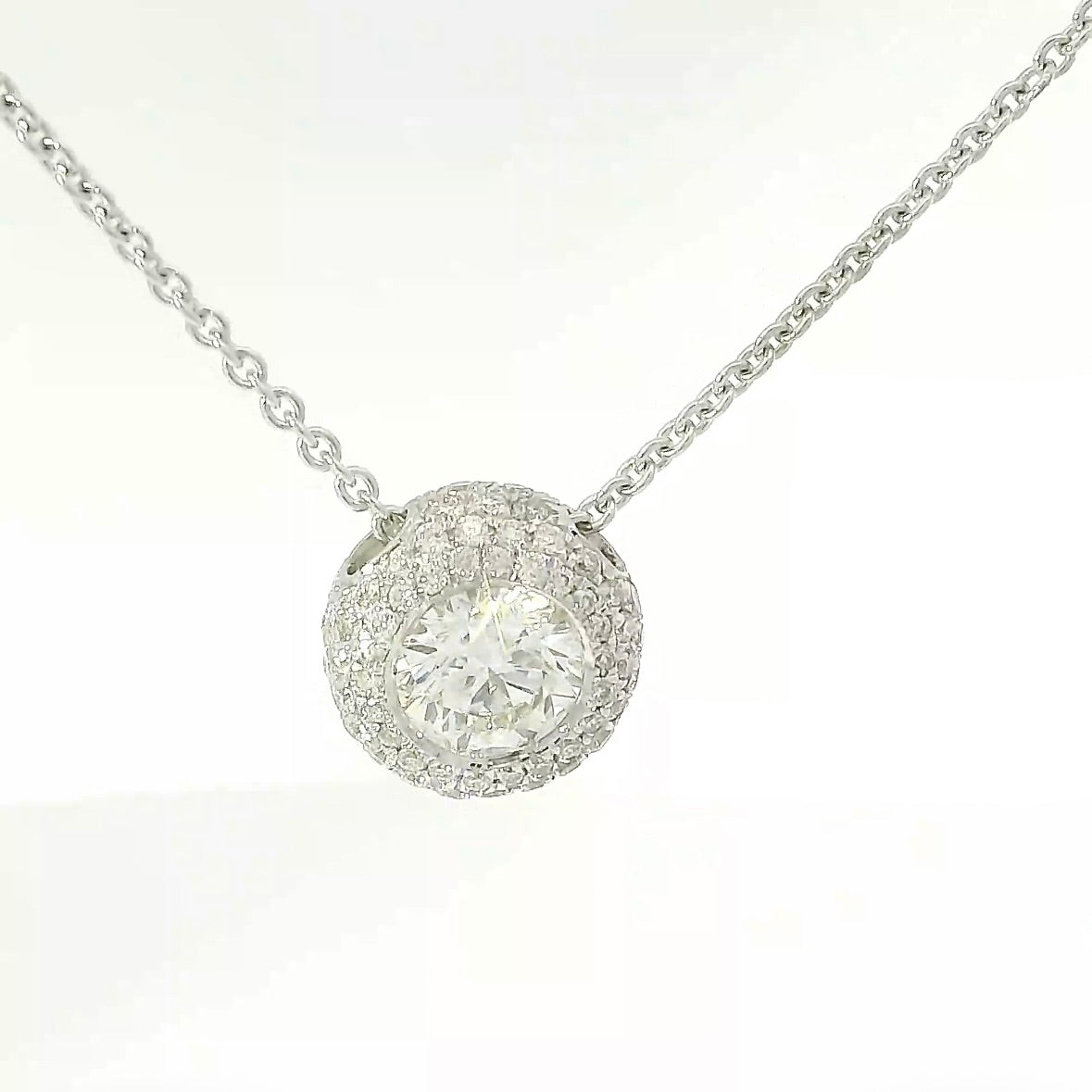 Moderner Solitäranhänger in 18 Karat Weißgold mit feinen Brillanten