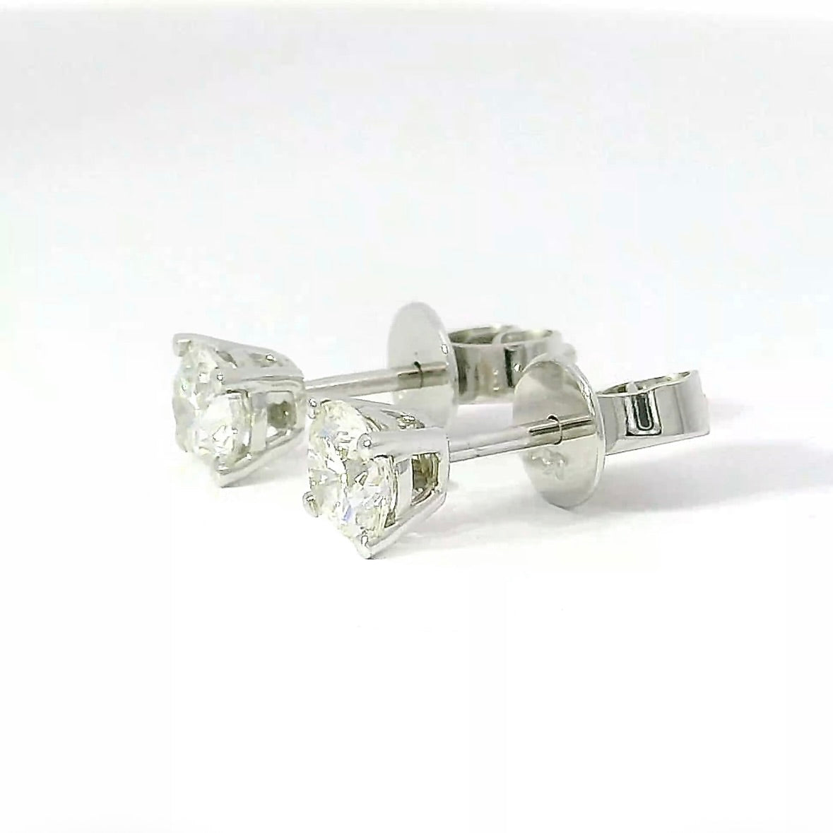 Moderne Brillantstecker in 18 Karat Gelbgold mit hochfeinen Brillanten