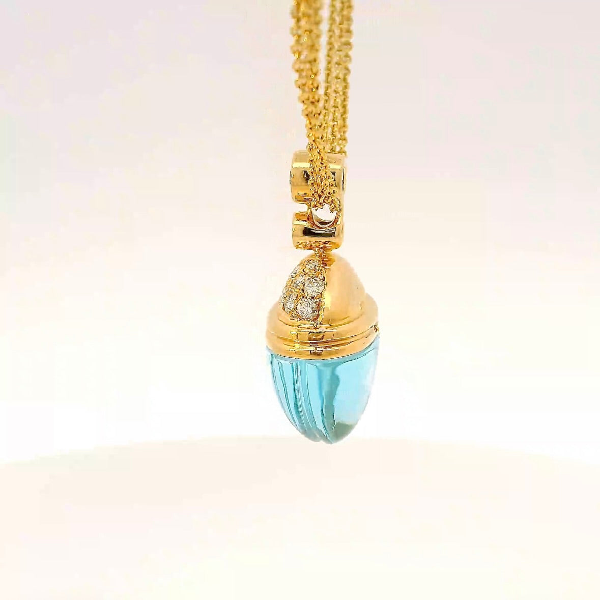 Eleganter Anhänger in 18 Karat Gelbgold mit Topas & Brillanten von Lüth Bijoux