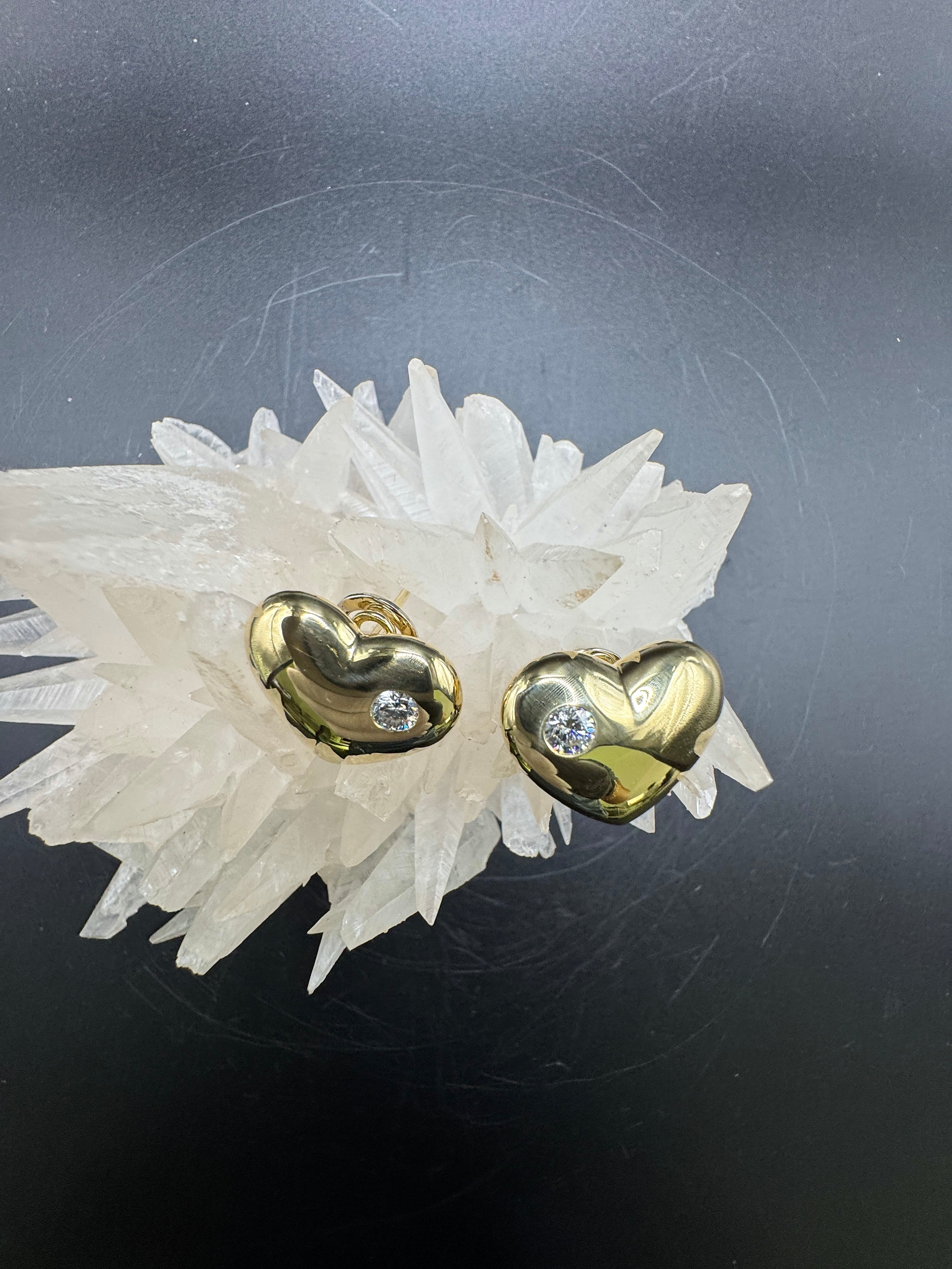 Edle Herz-Ohrringe in 18 Karat Gelbgold mit feinen Brillanten
