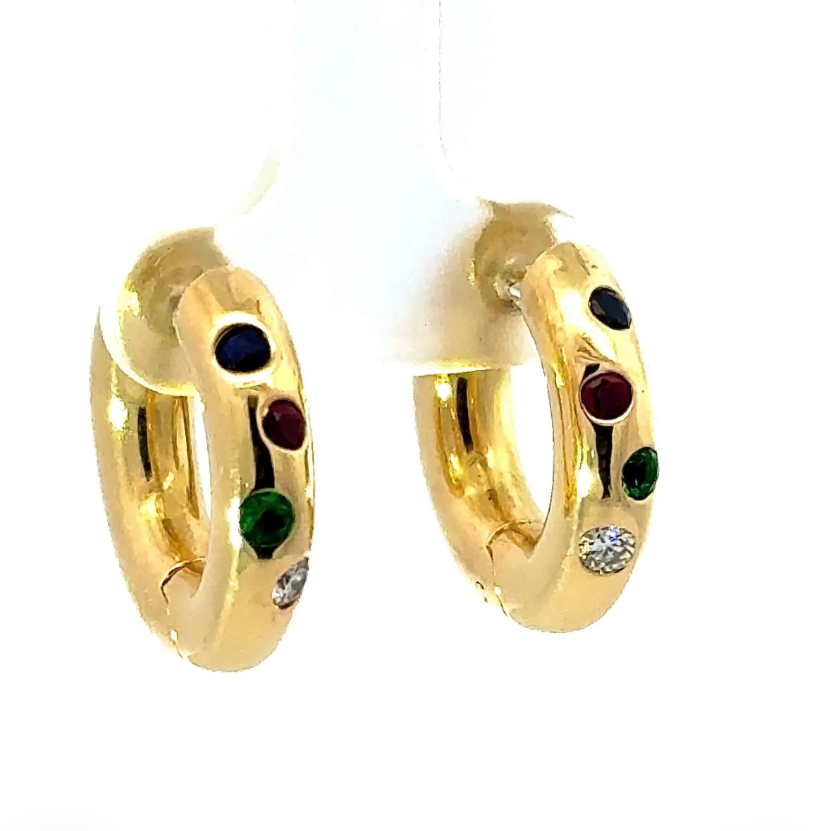 Elegante Kreolen in 18 Karat Gelbgold mit Brillanten, Smaragd, Saphir & Rubin