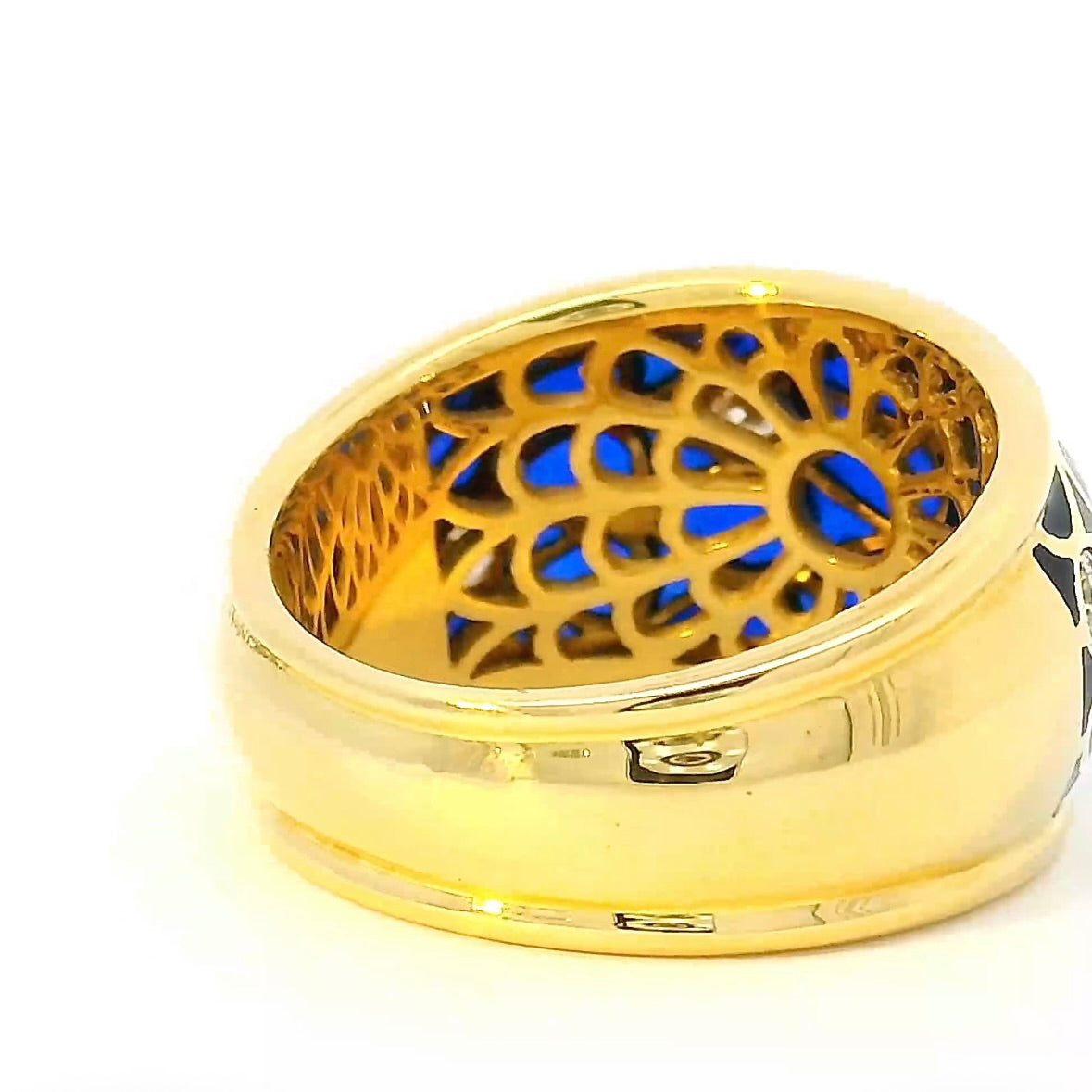 Eleganter Emaille Ring in 18 Karat Gelbgold mit feinen Brillanten