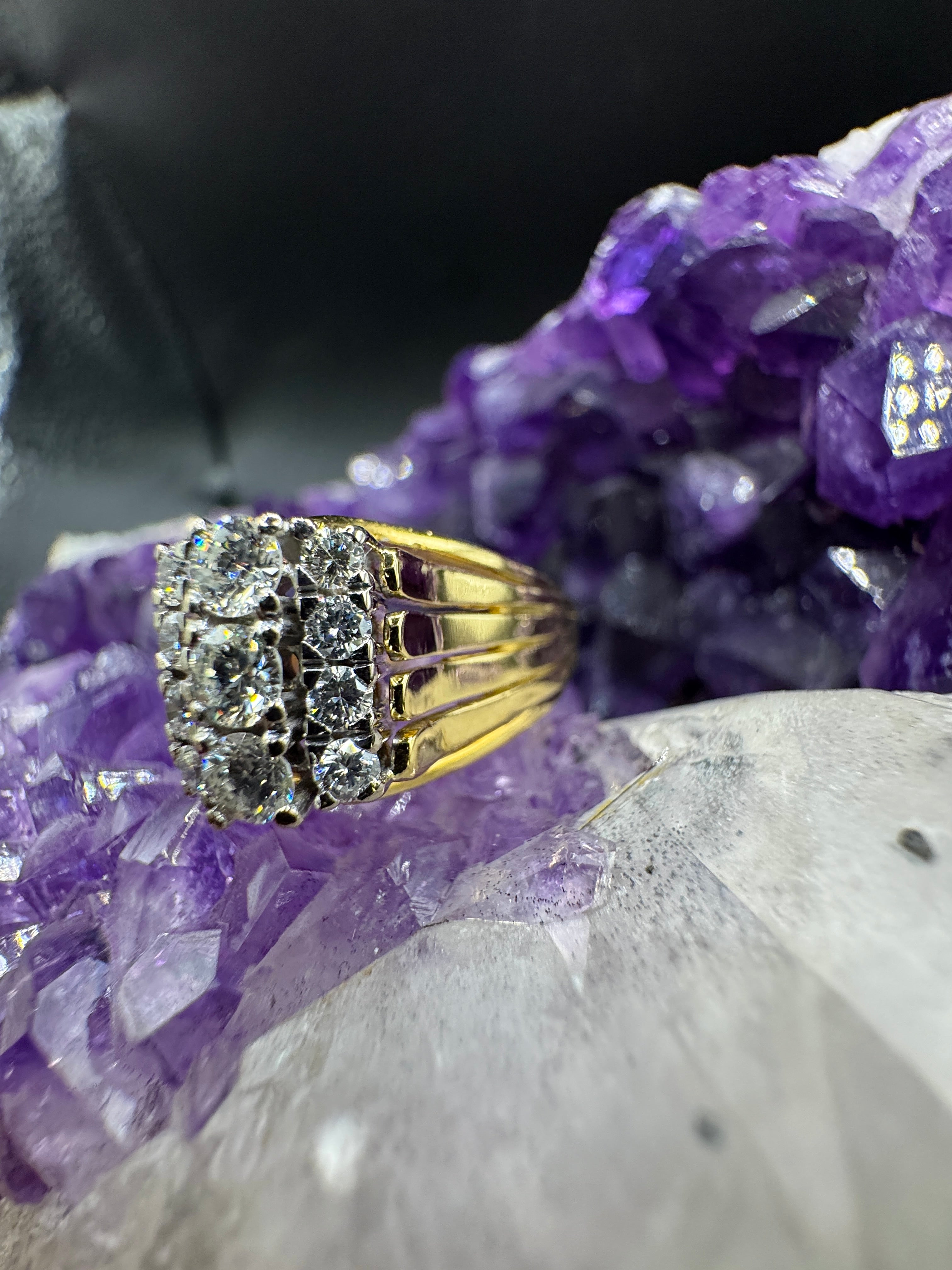 Eindrucksvoller Vintage-Ring in 18 Karat Gelb- und Weißgold mit hochfeinen Brillanten