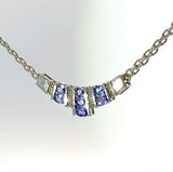 Elegantes Collier in 14 Karat Weißgold mit feinen Tansaniten & Brillanten