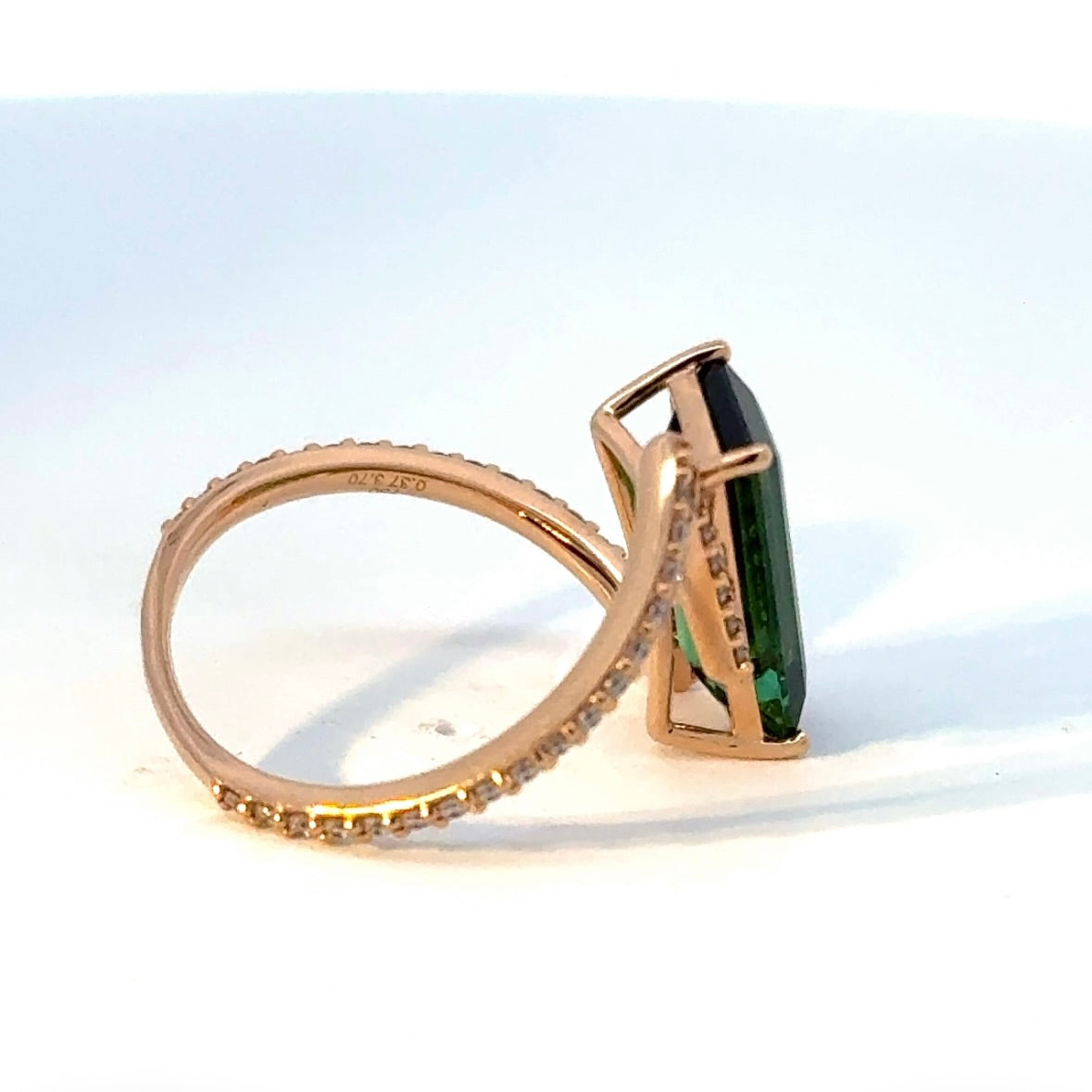 Eleganter Ring in 14 Karat Rosegold mit Lagoon-Turmalin & Brillanten