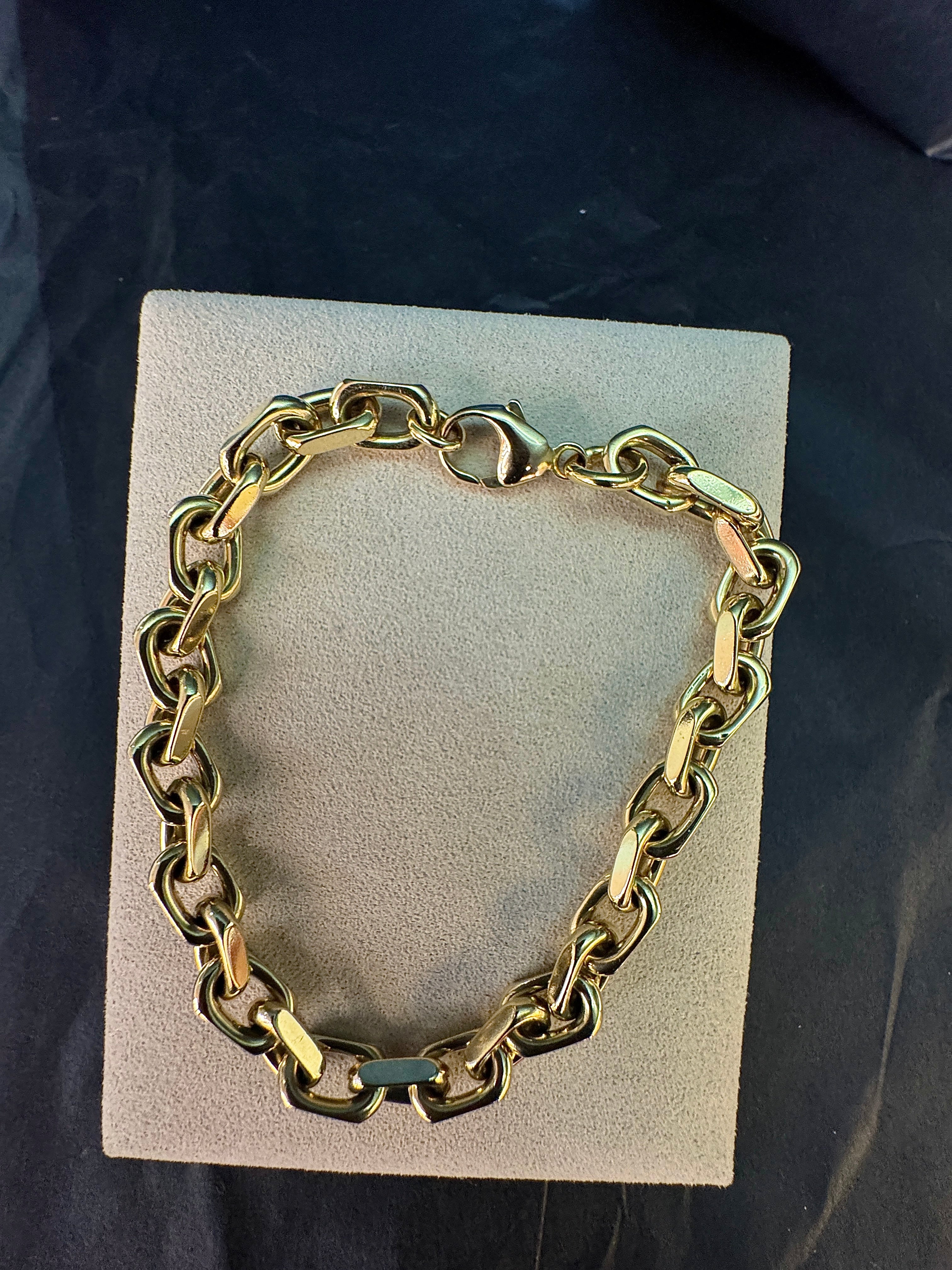 Heavy diamond-cut bracelet in 14 karat yellow gold with lobster clasp