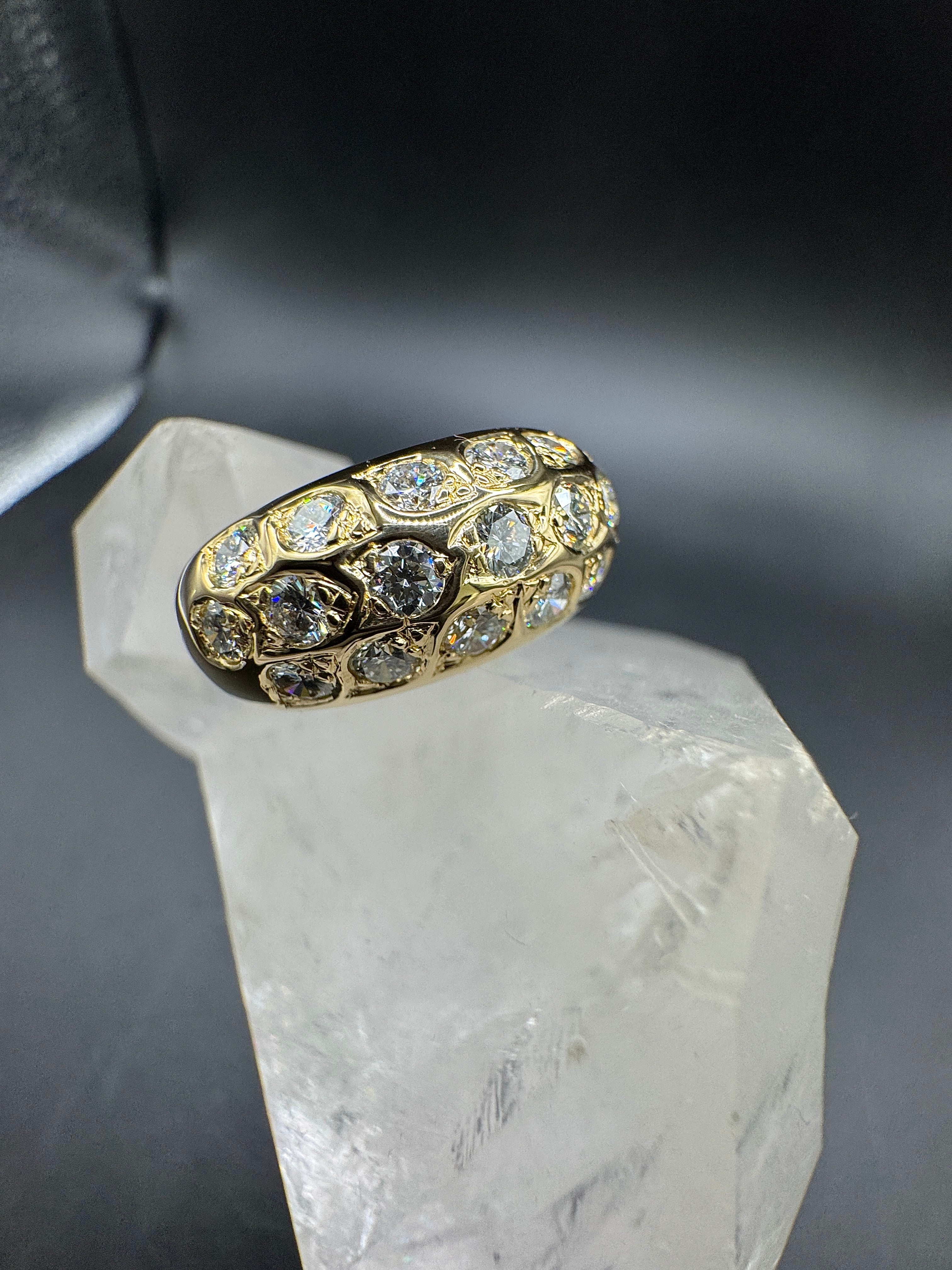 Stilvoller & breiter Ring in 18 Karat Gelbgold mit feinen Brillanten