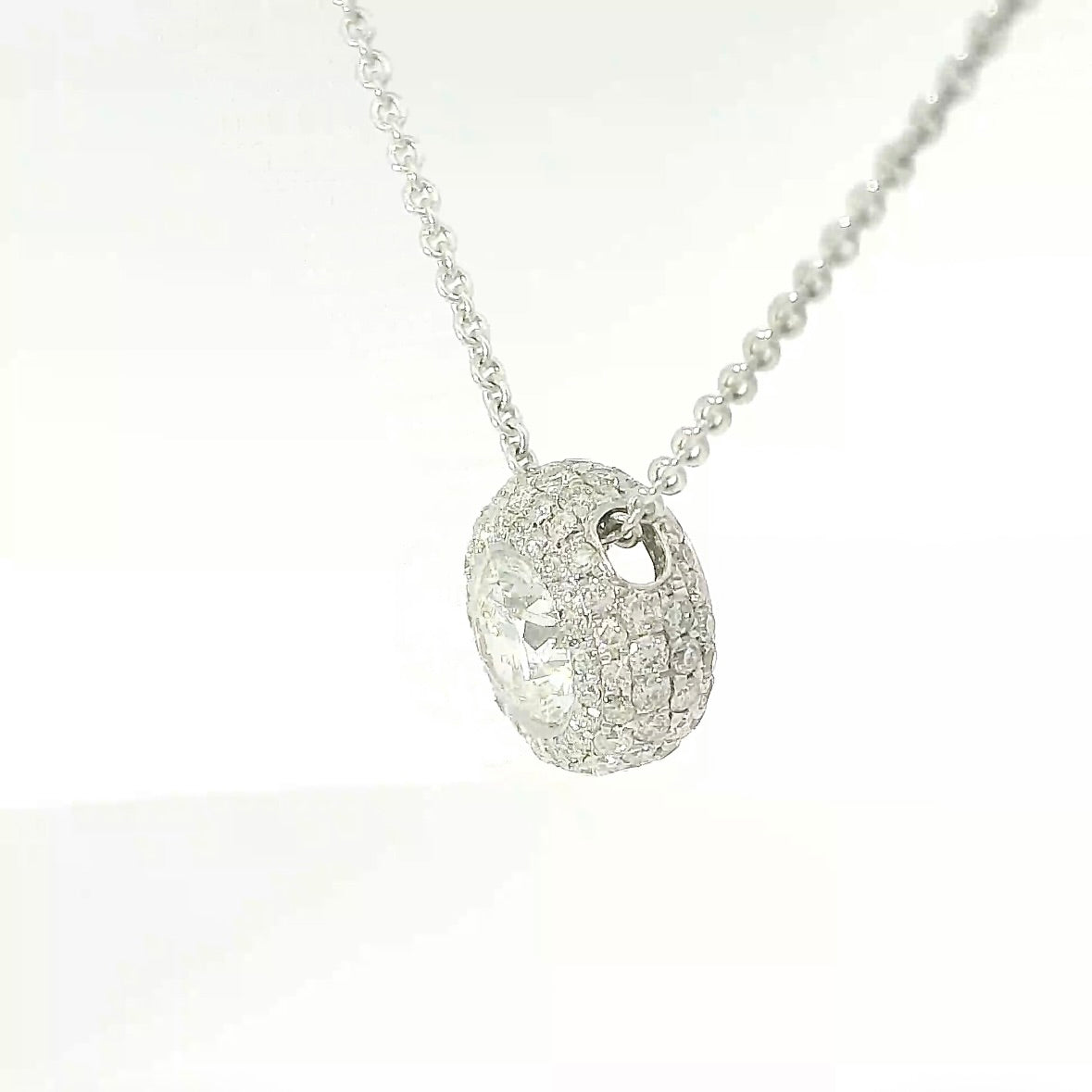 Moderner Solitäranhänger in 18 Karat Weißgold mit feinen Brillanten