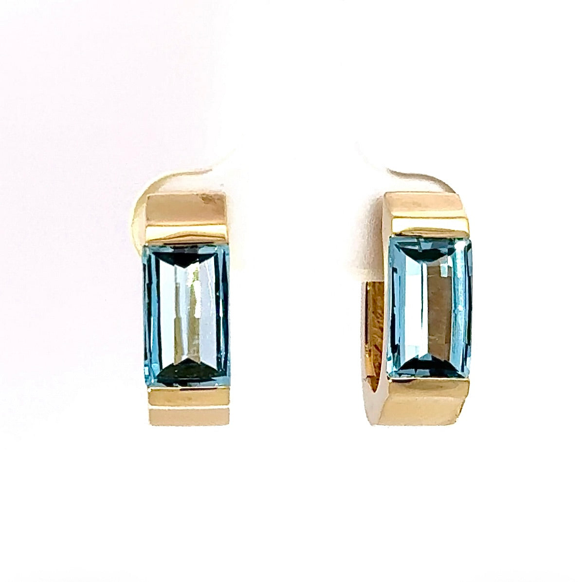 Elegante Ohrringe in 14 Karat Gelbgold mit leuchtenden Topasen