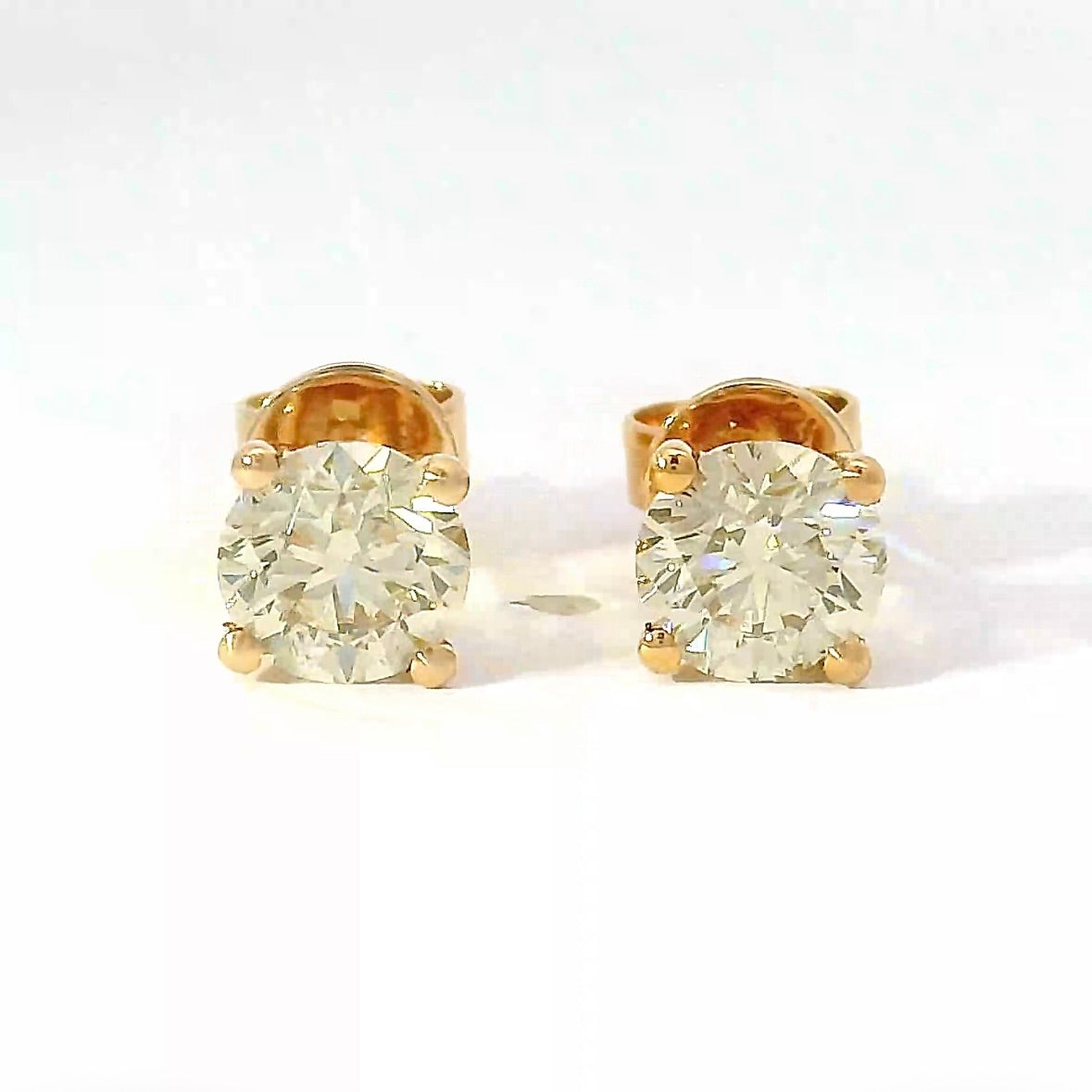 Elegante Ohrstecker in 18 Karat Roségold mit champagnerfarbenen Brillanten