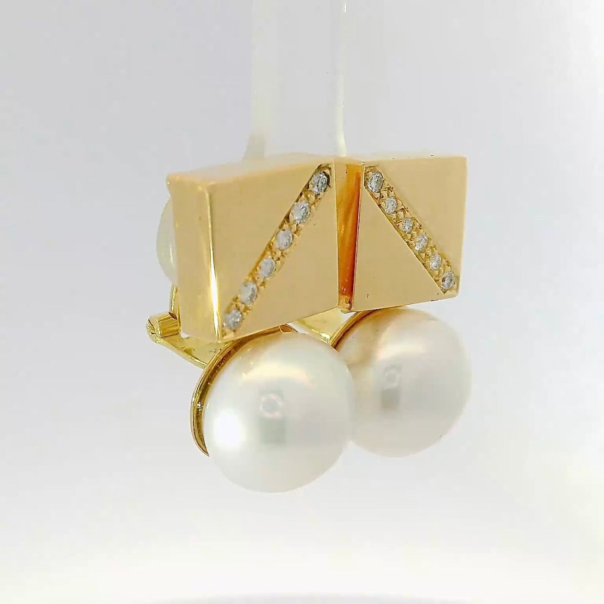 Massive 18k yellow gold earrings with brilliant cut diamonds & freshwater pearls