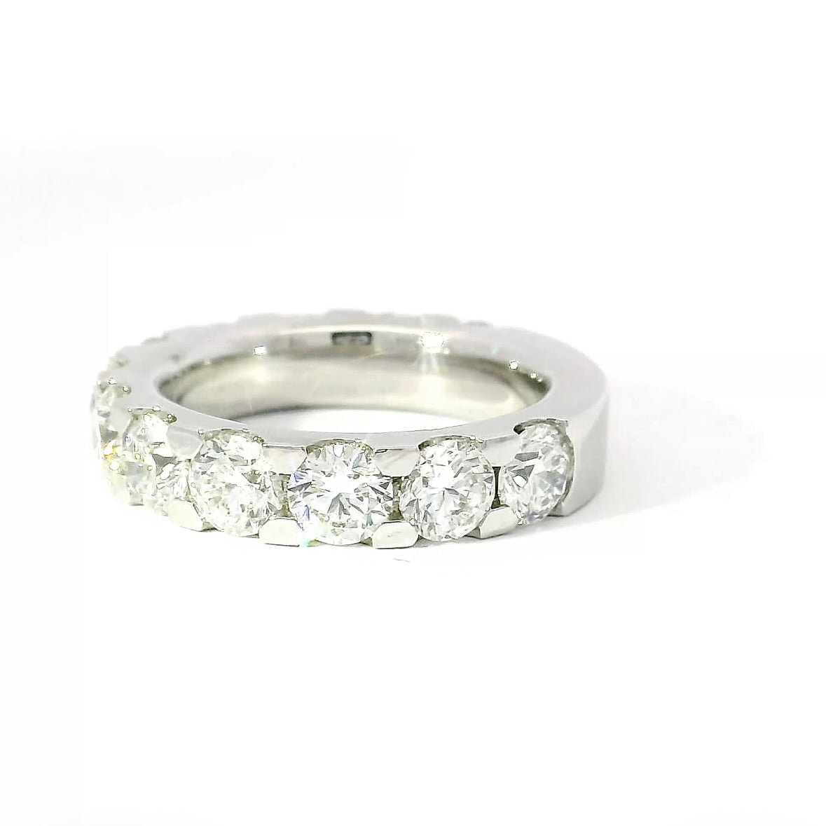 Edler Memory Ring in 18 Karat Weißgold mit 4,90 Karat hochfeinen Brillanten