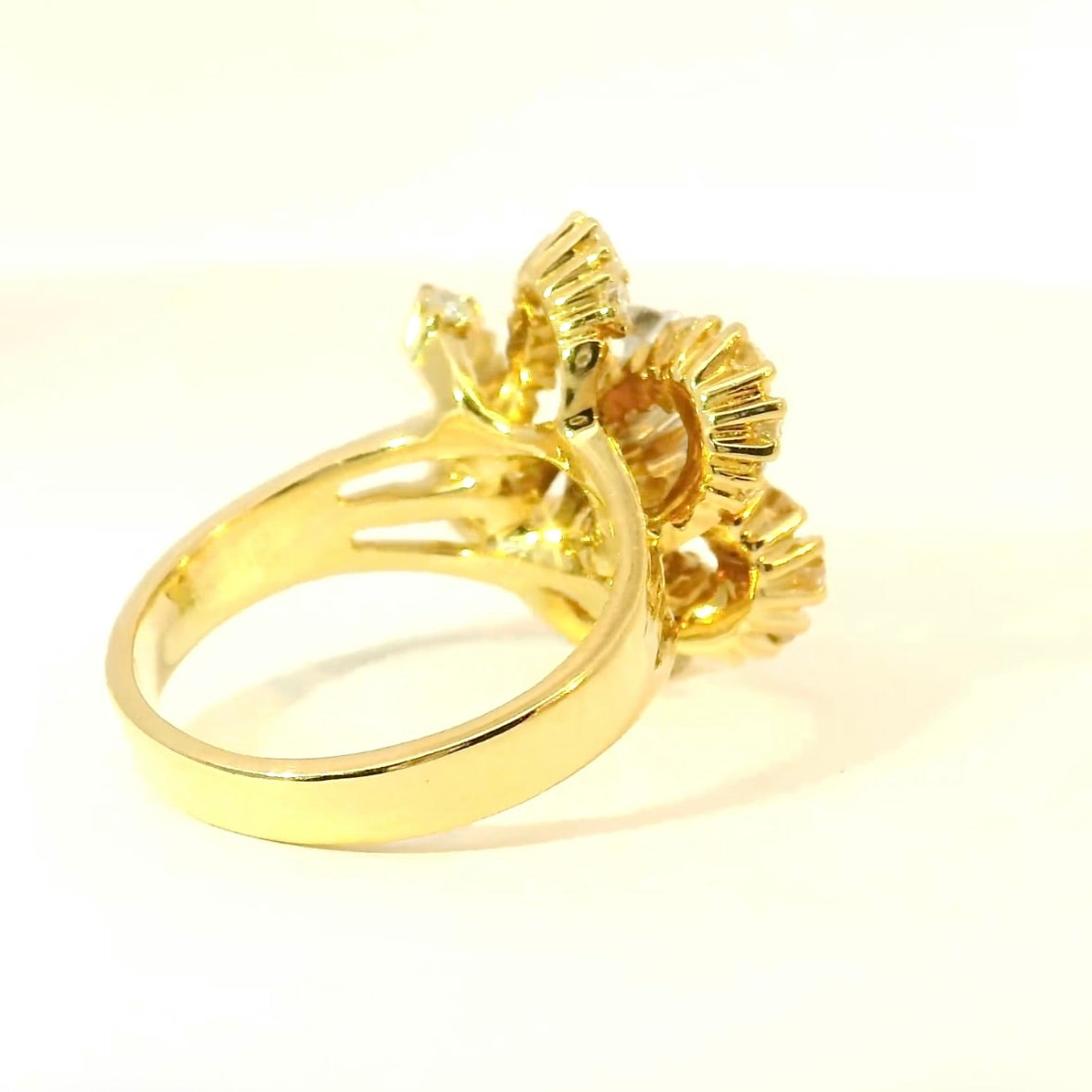 Edler Goldbaur Ring in 18 Karat Gelb- und Weißgold mit hochfeinen Brillanten