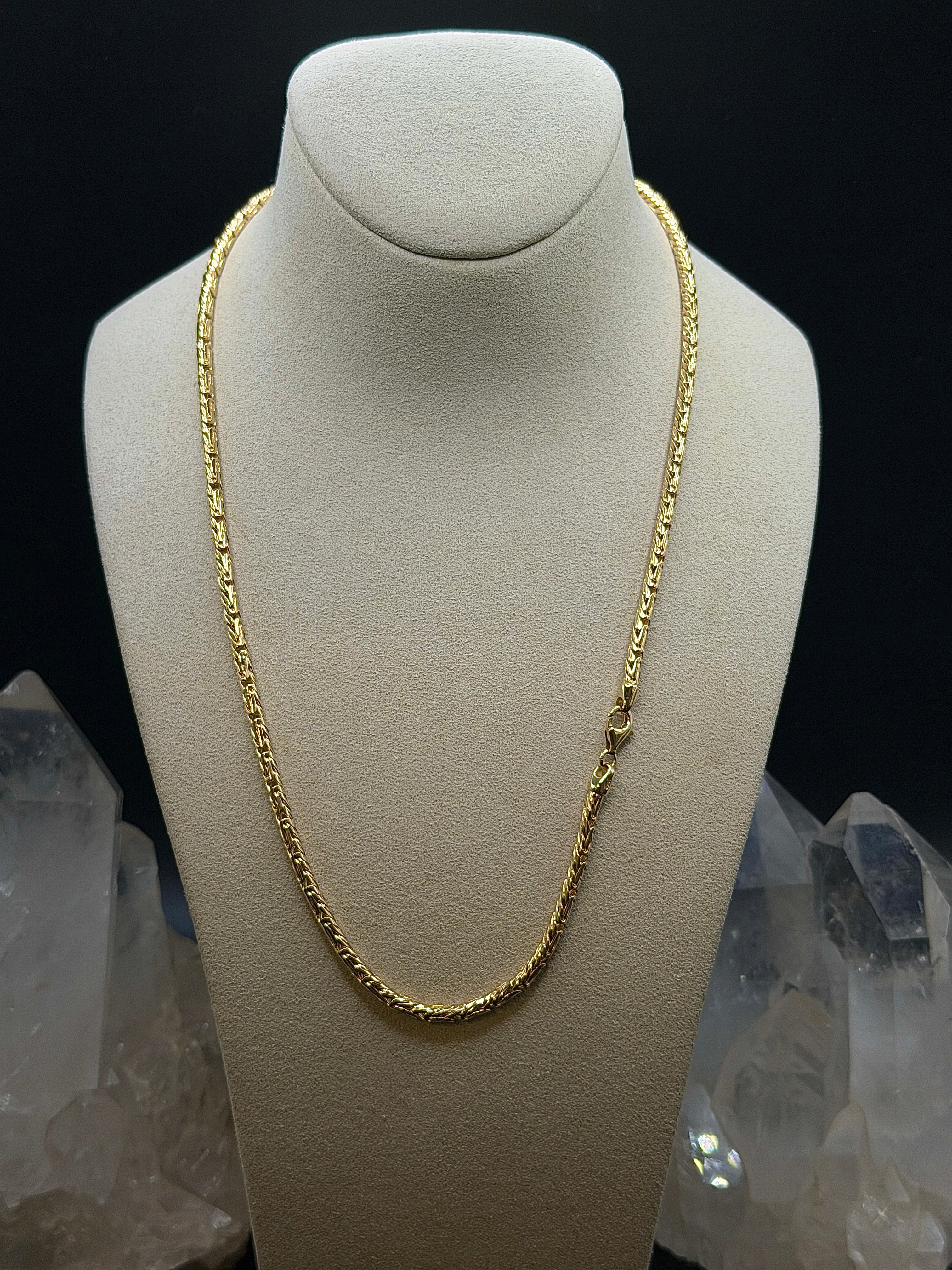 Elegant choker necklace in 14 karat (585) yellow gold with a King chain structure