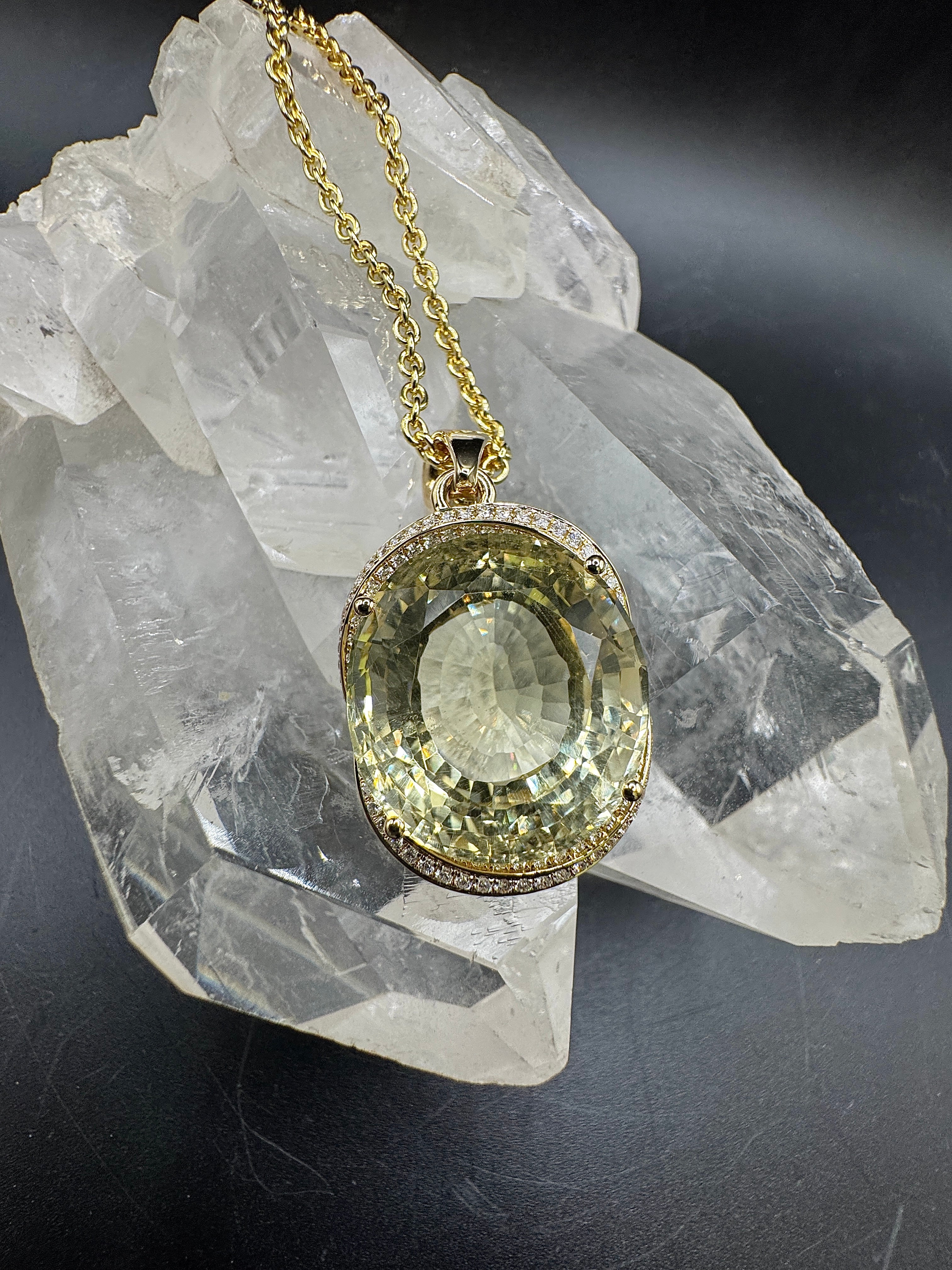 Beeindruckender Anhänger in 14 Karat Gelbgold mit riesigem Goldberyll & Brillanten