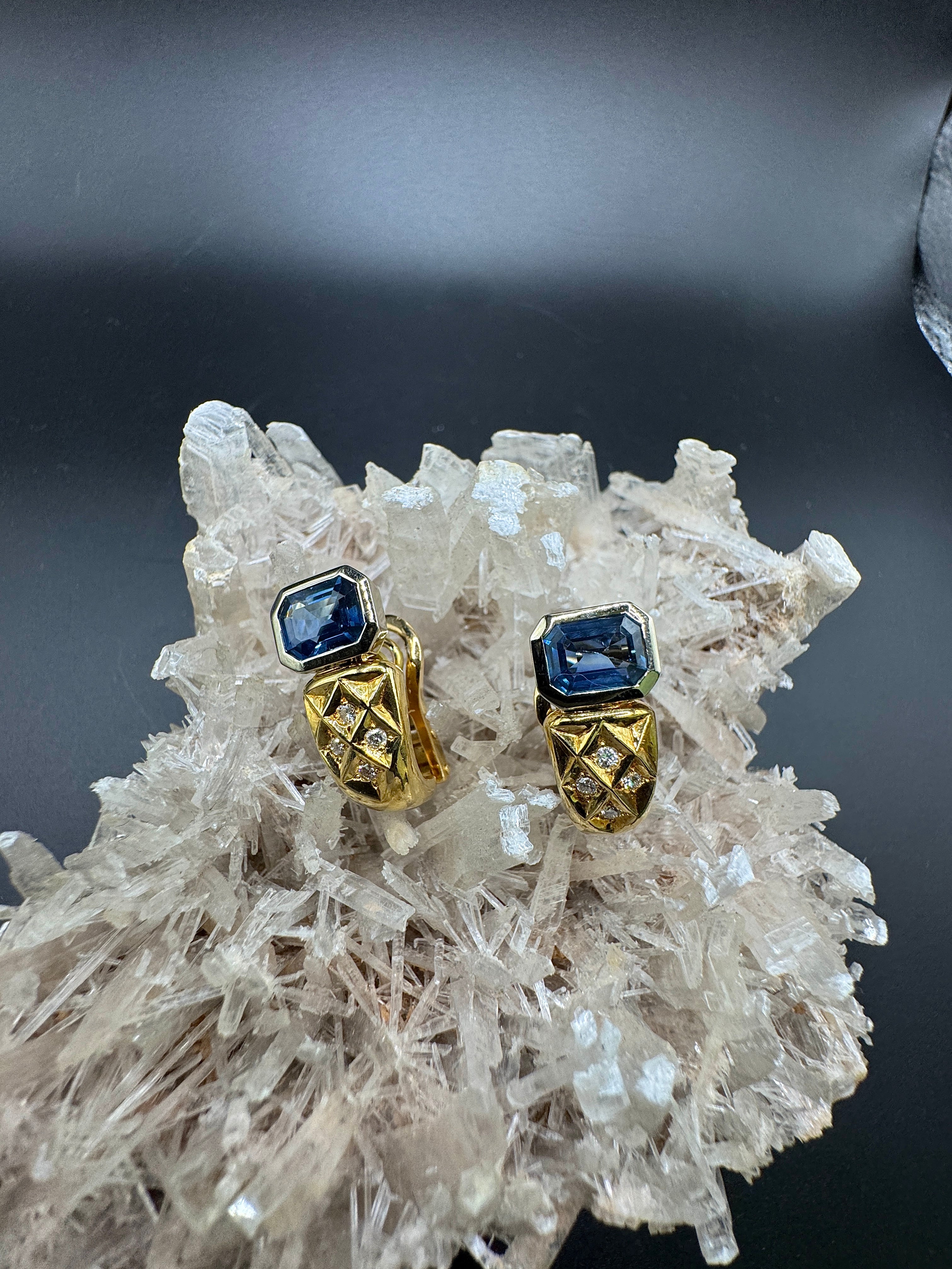 Extravagant 18k Gold Earrings with Sapphires & Brilliant-cut Diamonds