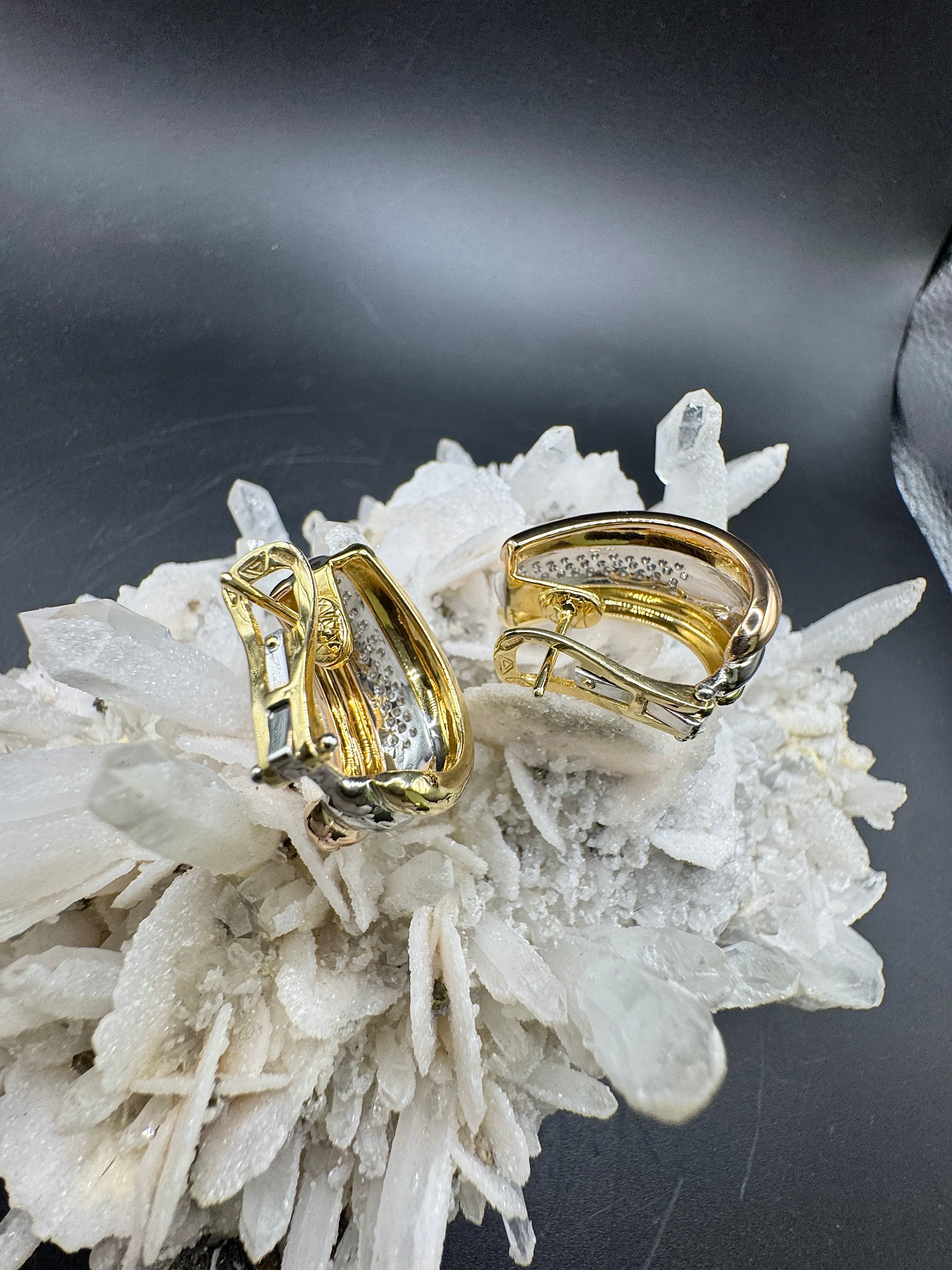 Handgefertigte Kreolen in 18 Karat Gelb-, Weiß -und Roségold mit Brillanten