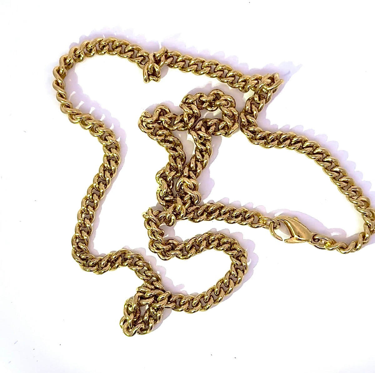 Elegant round curb chain necklace in 8 karat yellow gold with a lobster clasp