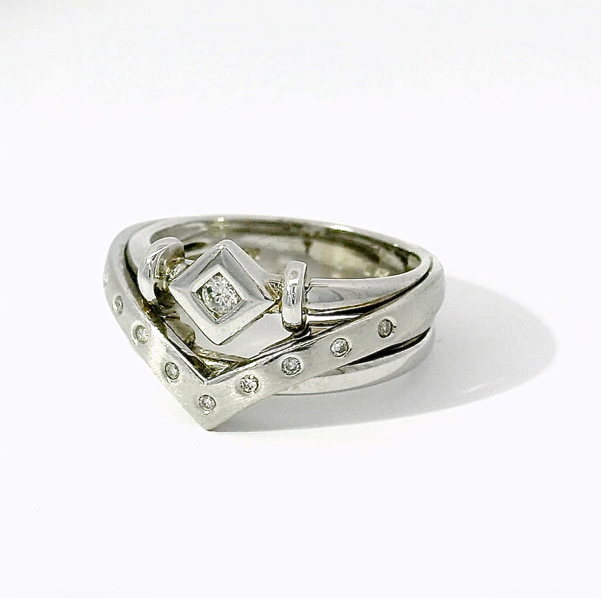 Ausgefallener Ring in 14 Karat Weißgold mit Brillanten